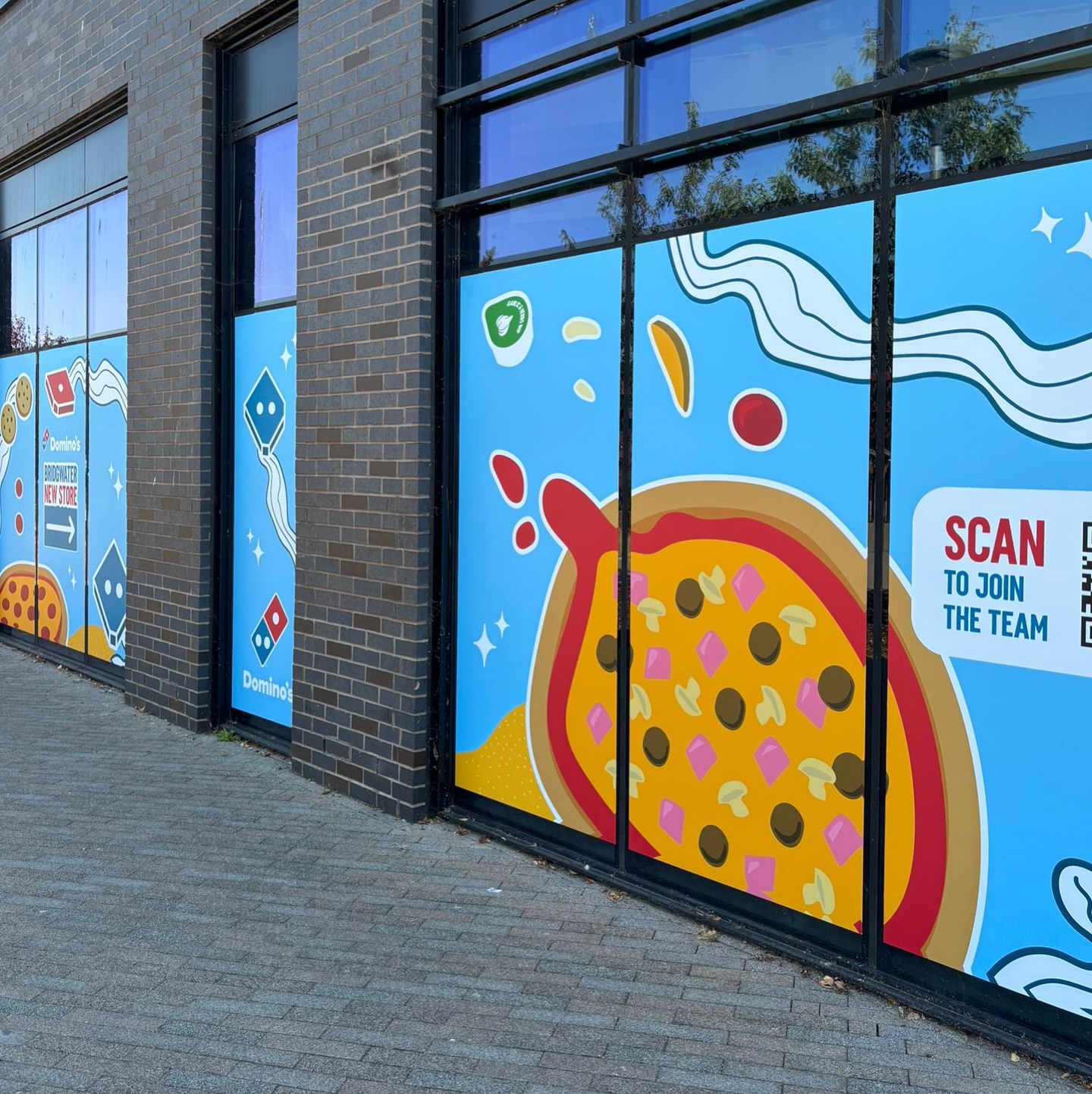 @dominos_uk is cooking up more than pizza. 🍕We’ve just delivered a full package from bold window hoardings to eye-catching vehicle wraps and standout POS. The new store is only the start and there’s so much more to come.
#Dominos #NewStore #Branding #Signage #VehicleGraphics #POSPrinting #DesignThatDelivers