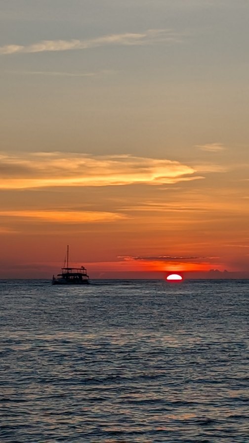 La magie est partout autour de nous, tout dépend de l’angle avec lequel tu choisis de la voir.
.
.
.
#magie #émerveillement #spiritualité #vibration #énergie #inspiration #conscience #réalité #âme #gratitude #fyp #foryoupage #fypシ゚