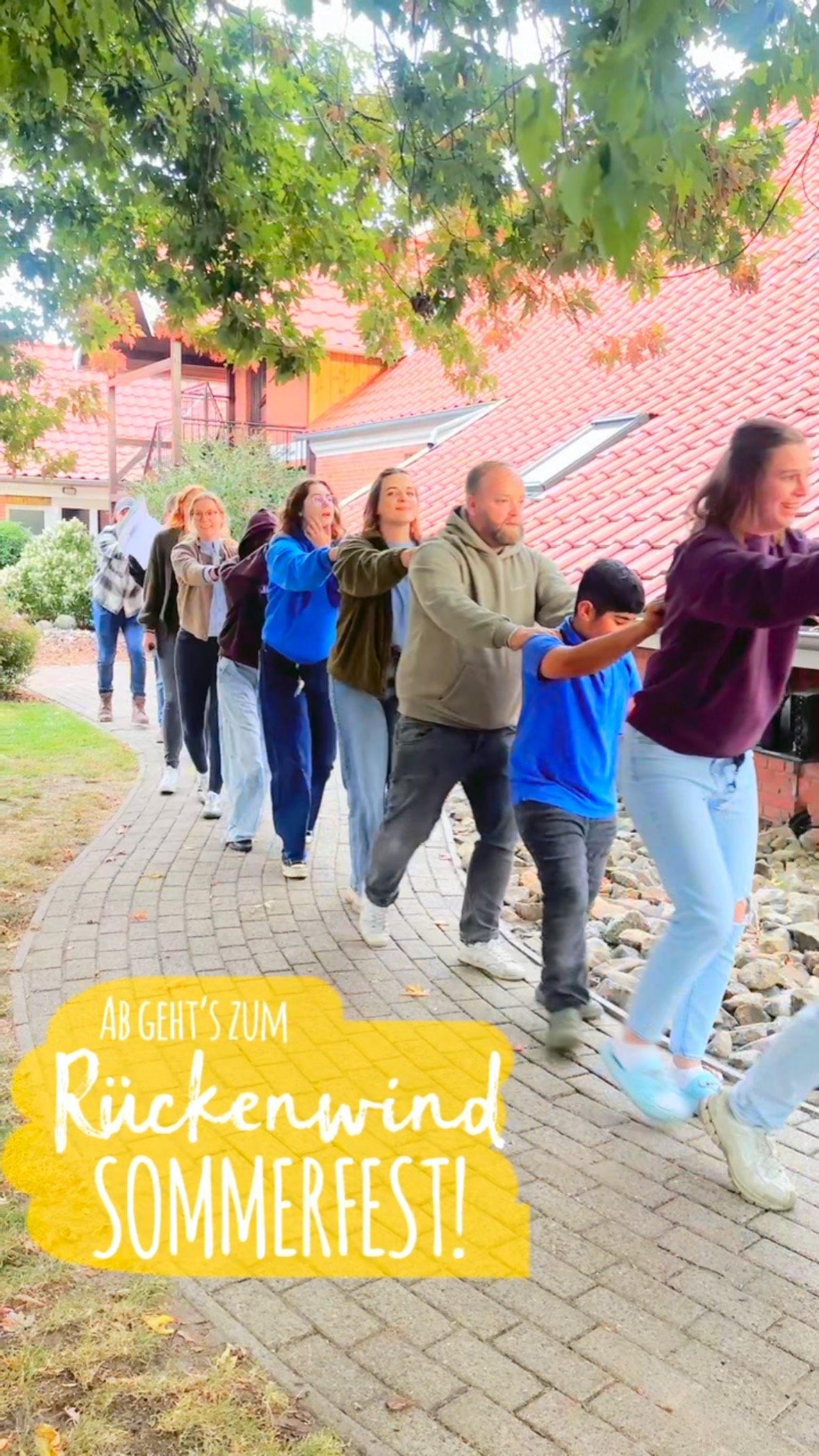 Was war das bitte für ein wundervolles Sommerfest? 😍✨
Wir haben uns von anfänglichem Regen die Stimmung mal so gar nicht vermiesen lassen - im Gegenteil! 🥳
DANKE an unser gesamtes Team, wir sind sooo froh, so viele tolle Menschen an unserer Seite im Team Rückenwind zu haben! 🫶🏼
Auf ganz viele weitere tolle Feste, Ausflüge und Erlebnisse mit euch und den Kids 🫱🏻🫲🏼✨
#kinderundjugendhilfe #rueckenwindburlage #traumapädagogik #sichererort #burlage #pädagogik #sommerfest #spaßfürnemark #sonnentanz #team