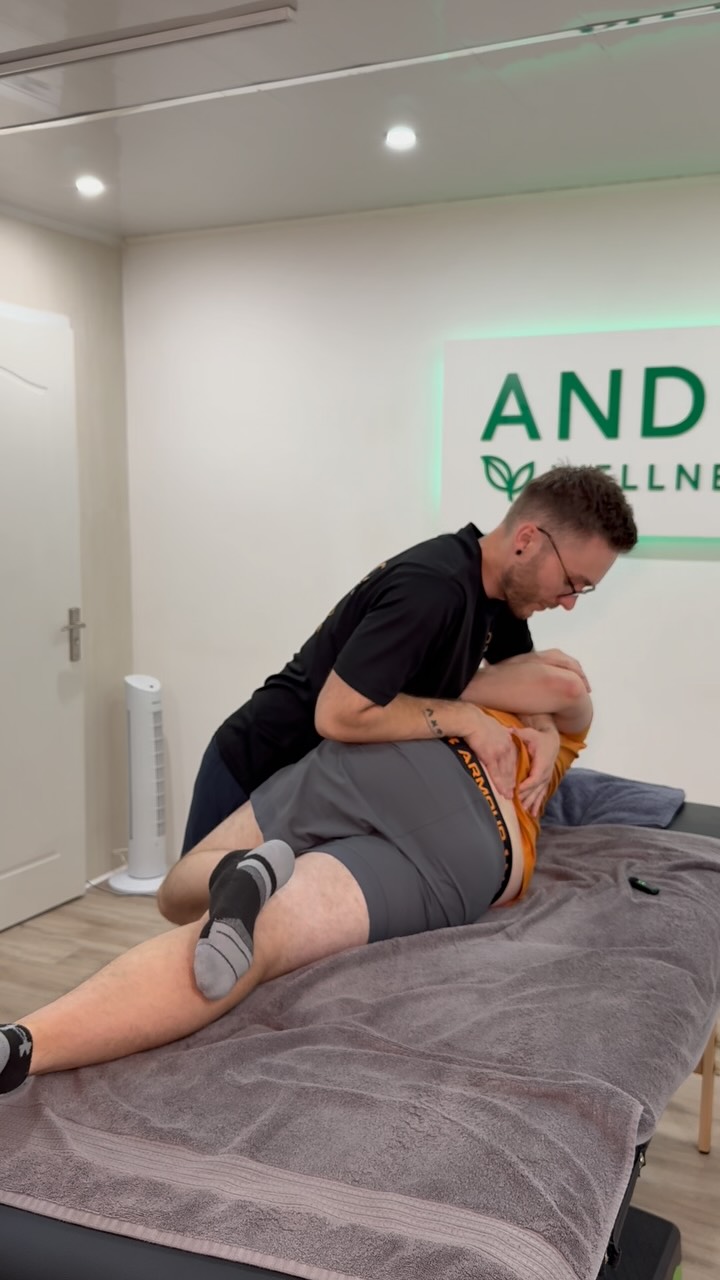 Sometimes even therapists need a therapist… 💆♂️😂
Here’s me giving Rokas a good old spinal MOT – a little mobilising, a little stretching, and a lot of clicking & clacking (don’t worry, he survived 😅).
At Ando Wellness we don’t just talk the talk, we walk the walk (and keep each other walking straight too!).
👉 Fancy a back tune-up of your own? Book in for an assessment or massage and let us take care of those stiff spots.
#Wellness
#Recovery
#Back
#Spine
#Mobility
#Stretching
#Fitness
#Health
#Liverpool
#massage