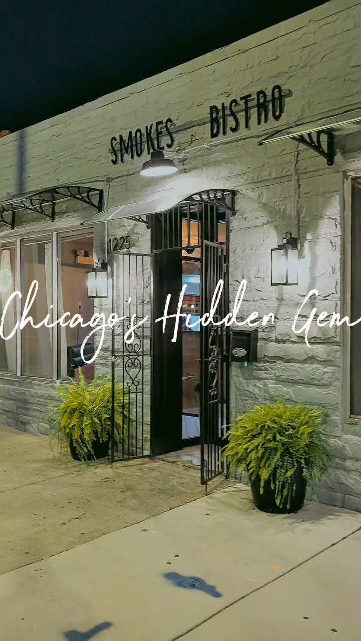 ✨ Smoke’s Bistro is a true hidden gem on Chicago’s South Side! 🌆 Flavor-packed dishes made fresh with love, served in a space full of warmth & beautiful decor. More than a meal—it’s a vibe. 💫 #SouthSideStaple #SmokesBistro #FreshWithLove #ChicagoEats #foodie #food #foodies #foodlover