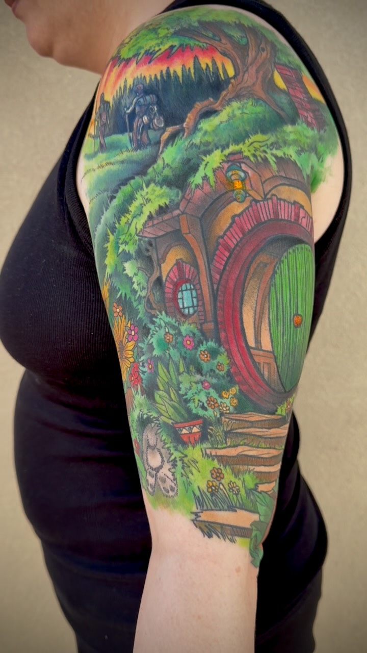 šæāØ Just finished this Shire-inspired tattoo for a wonderful client who wanted to carry a piece of Middle-earth with them. The rolling green hills, cozy hobbit holes, and peaceful magic of Tolkienās world came to life in this piece.
Itās always an honor to create art that connects so deeply with someoneās story. š”š
š āEven the smallest person can change the course of the future.ā
#LordOfTheRingsTattoo #TheShire #TattooArt #Tolkien #HobbitLife #TattooArtist
#truegrittattoosnewmexico
