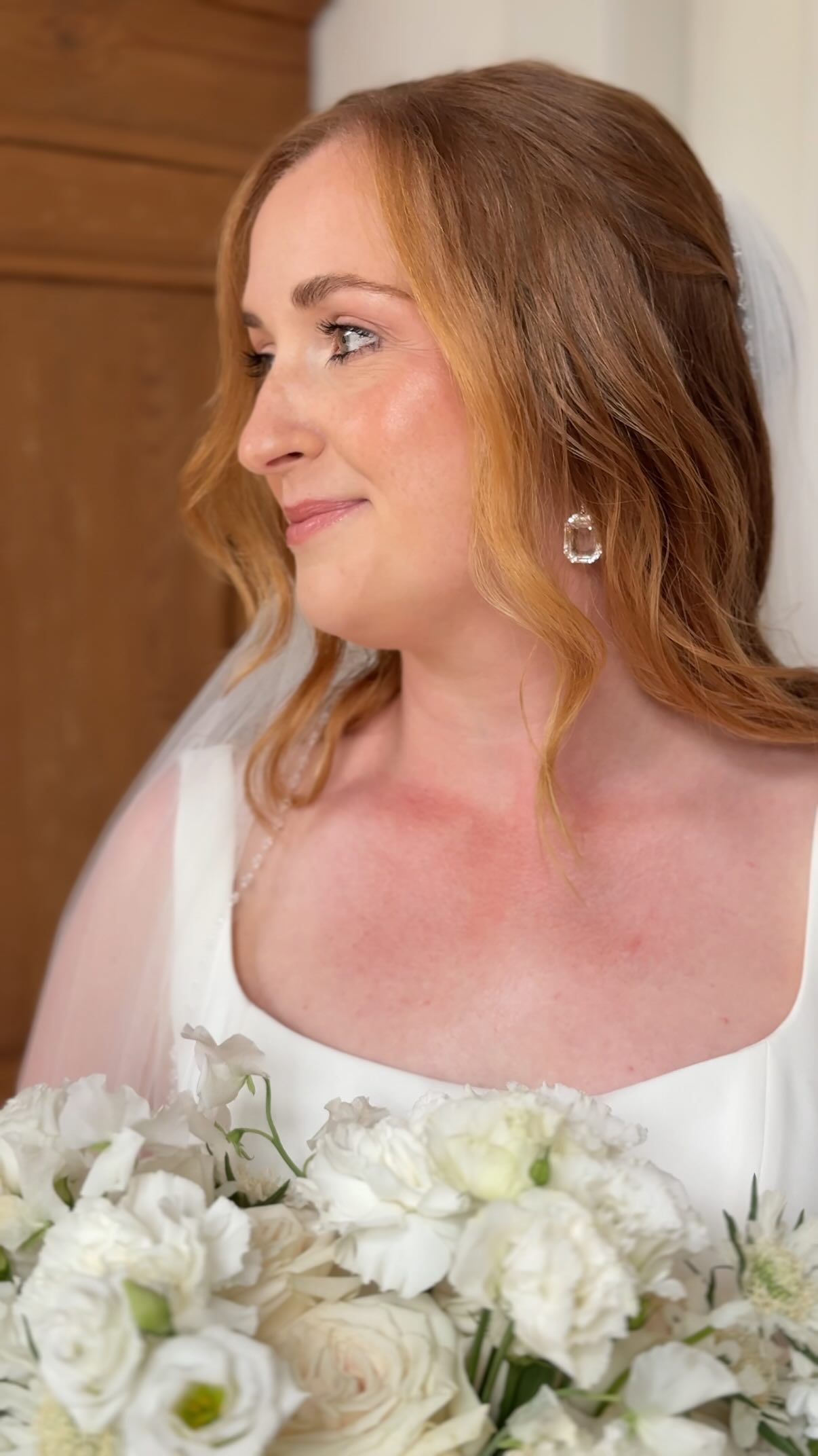 Es ist jedes Mal ein besonderer Moment, wenn aus kleinen Handgriffen Schritt für Schritt ein Bridal Look entsteht 🤍
#bielefeld #bielefeldwedding #brautstylistbielefeld #makeupartistbielefeld #bridetobielefeld
#brautstyling #brautmakeup #brautfrisur