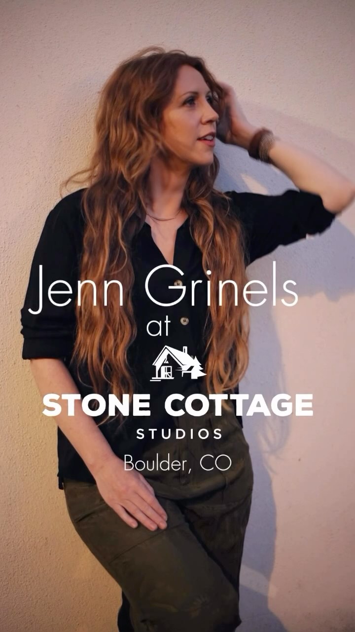 Colorado, it’s been YEARS! Don’t miss Jenn live in Boulder at the vibey Stone Cottage Studios. Space is limited ➡️ tickets at jenngrinels.com 🖤
#bouldermusic @stone_cottage_studios #stonecottagestudios #indierock #indiefolk #coloradomusicscene #boulder #jenngrinels #livemusic #boulderco