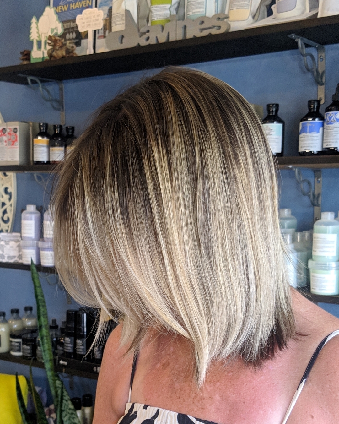 If your blonde is always feeling brassy, hereโs the truth: a toner wonโt fix it.โโโโโโโโ
The real culprit? The hair wasnโt lifted light enough to get past the gold (and sometimes orange) stage.โโโโโโโโ
โโโโโโโโ
Any color or toner put over it?โโโโโโโโ
It. Will. Always. Fade.โโโโโโโโ
โโโโโโโโ
๐ก The solution: we went through and picked out all the under-processed blonde, tipped it out, and foiled in between like normal. Then the magic wordโpatience.โโโโโโโโ
We wait for it to lift past the gold and into yellow. Now any toner I choose will fade off beautifully.โโโโโโโโ
โโโโโโโโ
Ready for brighter, longer-lasting blonde? ๐ซ Book your blonding session with us today!