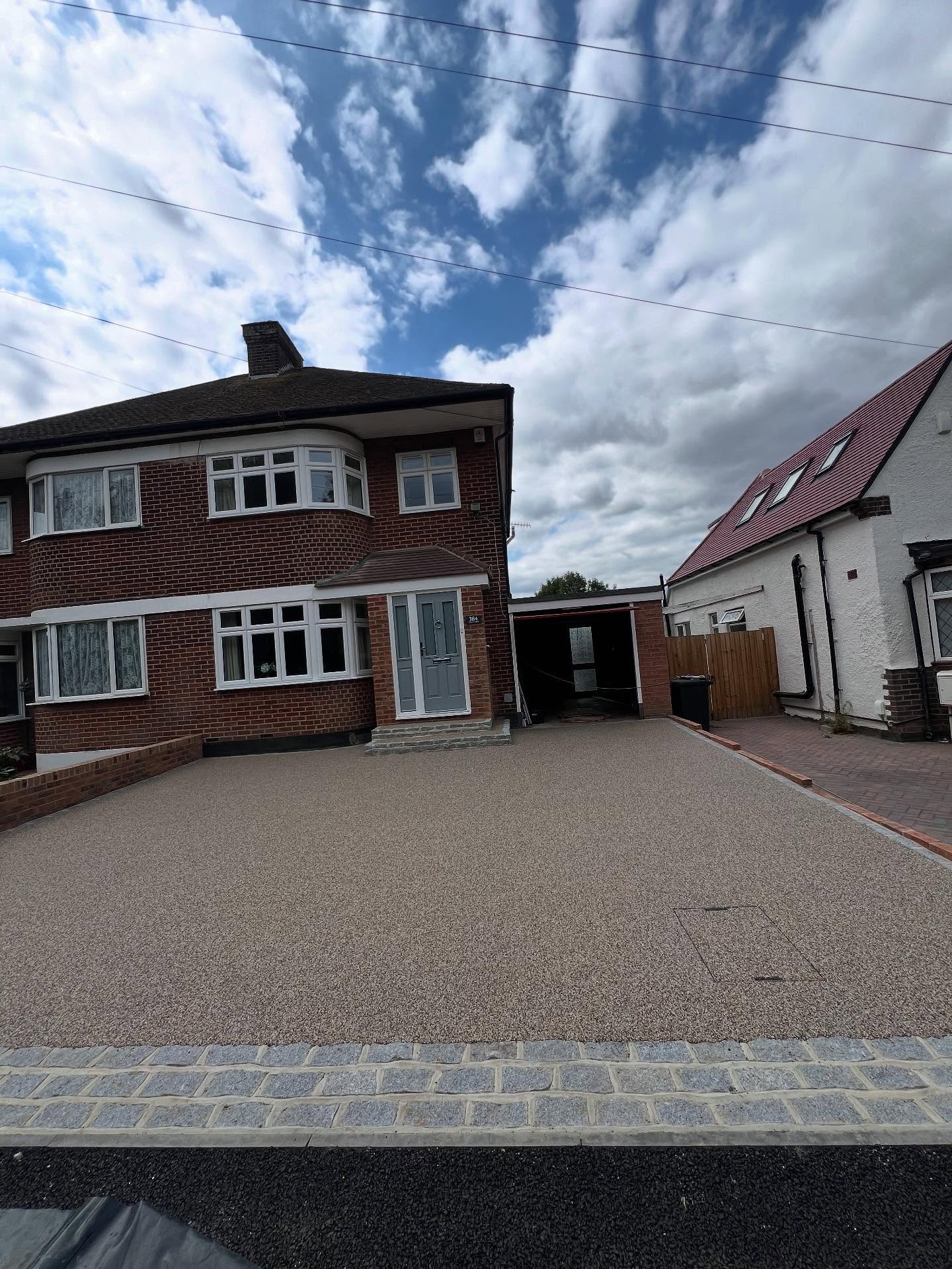 Resin driveway ( Baltic bay ) granite setts
New walling using ( kassandra multi )