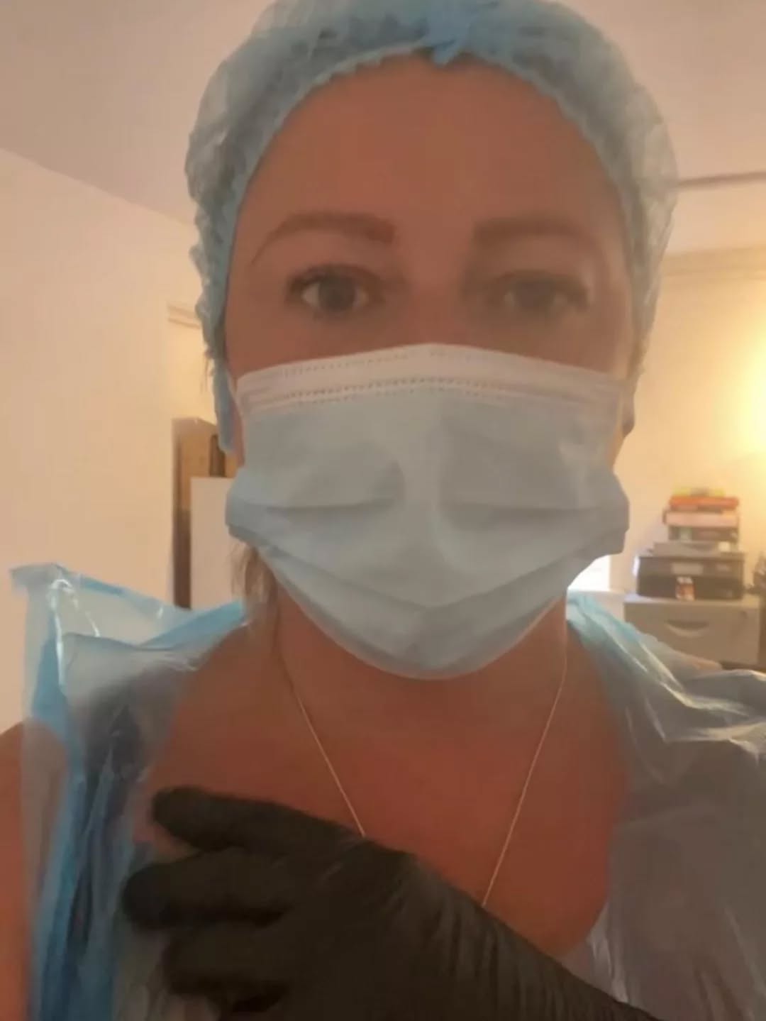 Shout out to everyone enjoying the bank holiday Sunday evening out on the town whilst I finish off admin, order my filler for next weeks clients and then spend my last few hours looking like an extra from casualty making balms for my aftercare business..
Become a business woman they said lol!
Have a drink for me please everyone!
#entrepreneur #entrepreneurlife #AESTHETICS #aestheticswebsite #aestheticsaftercare #aestheticspr #business #businesswoman business owner #entrepreneurship #businesswomanuk