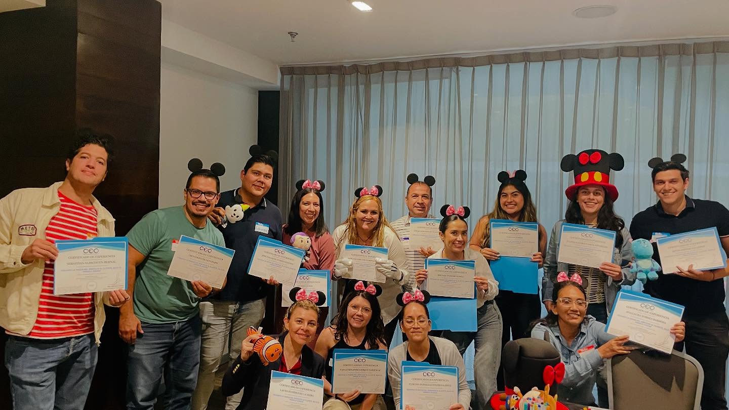 ✨ Siempre hay historias nuevas que contar,
🌟 Personas nuevas que conocer,
💫 Experiencias nuevas que vivir.
Hoy solo me queda gratitud 🙏 por tanta gente bonita que hace la diferencia en cada momento compartido. 💖