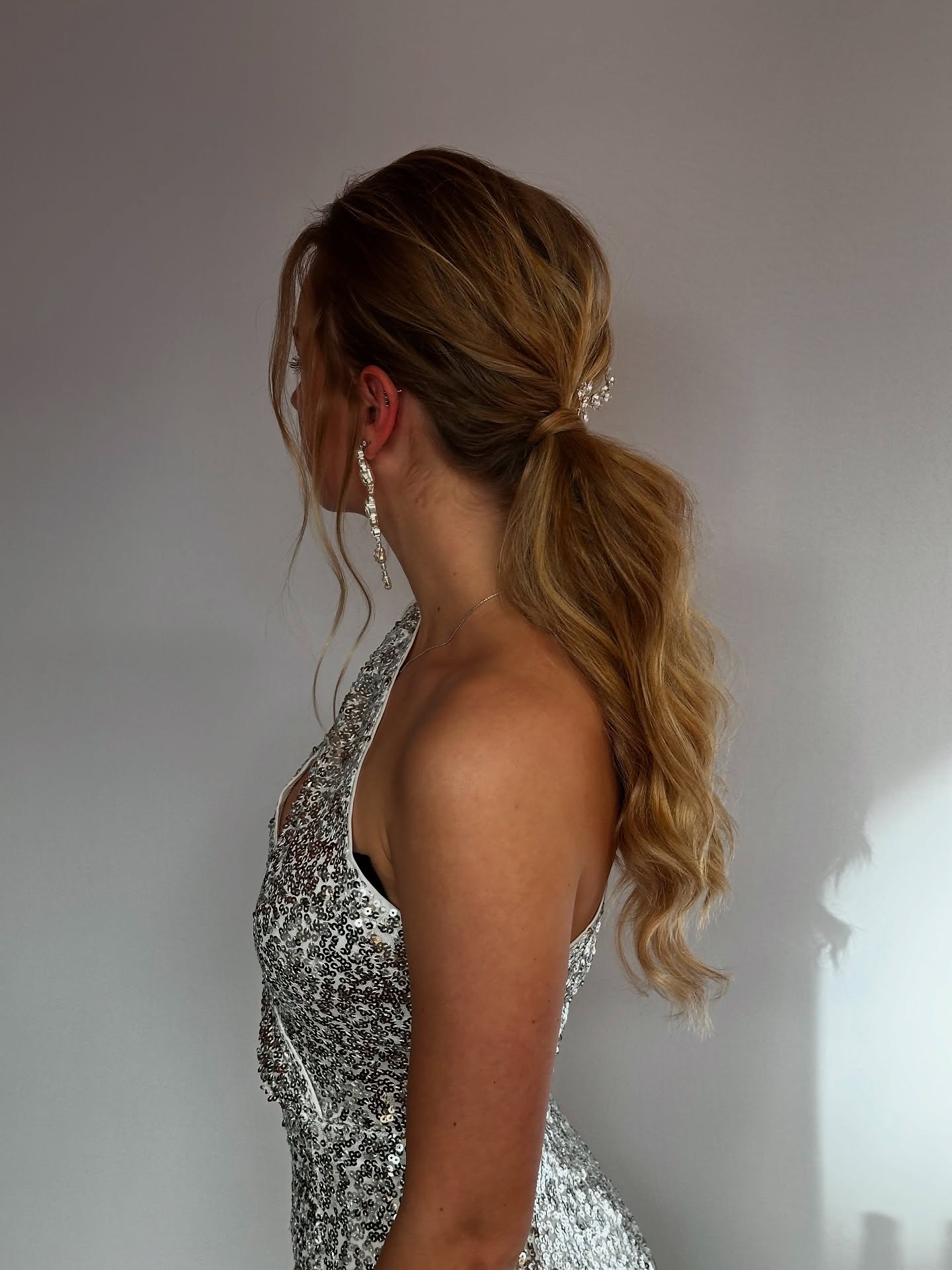 ✨✨✨
✨ Kollagen Power für dein Haar ✨
💆♀️ Stärkt Haarwurzeln
🌱 Fördert Wachstum
💎 Mehr Glanz & Geschmeidigkeit
🚫 Weniger Haarbruch
@deesse_cosmetics_partner
#collagenbeautybooster #bridegettingready #ponytaillovers❤️💇♀️ #mariasfrisurenwerkstatt #brautstylingchiemgau #glowvoninnen #déessecosmetics