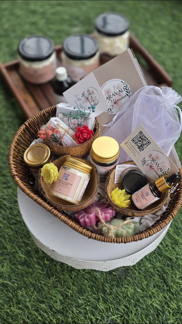 Sent out this special Taravali gift hamper for my bestie @freespirited_aquarian ♥️
Inside: 2 wardrobe fresheners, 3 wax melts, the Timeless Night Serum, a Timeless Glow Bar, a Taravali Ageless, the Anti-Wrinkle Face Mask, a Rose Lip Balm, the Ancient Hair Revive Oil, and our most-loved Nourish by Tradition Body Butter 🤍
She was so kind to click the last few beautiful photos on this reel that truly do justice to the hard work, care, love, and intention poured into every single product. 🧿
The best part? Every single product in this hamper was made fresh!
Taravali is always crafted with intention. That’s also why I don’t push my brand too hard. I’d rather have a small circle of besties I can connect with than a thousand customers I can’t truly relate to.
Taravali is personal to me, and I want it to feel just as personal for you.
Made at home by me, especially for you. Always. 🕊️
With gratitude,
Lakshita Bharath