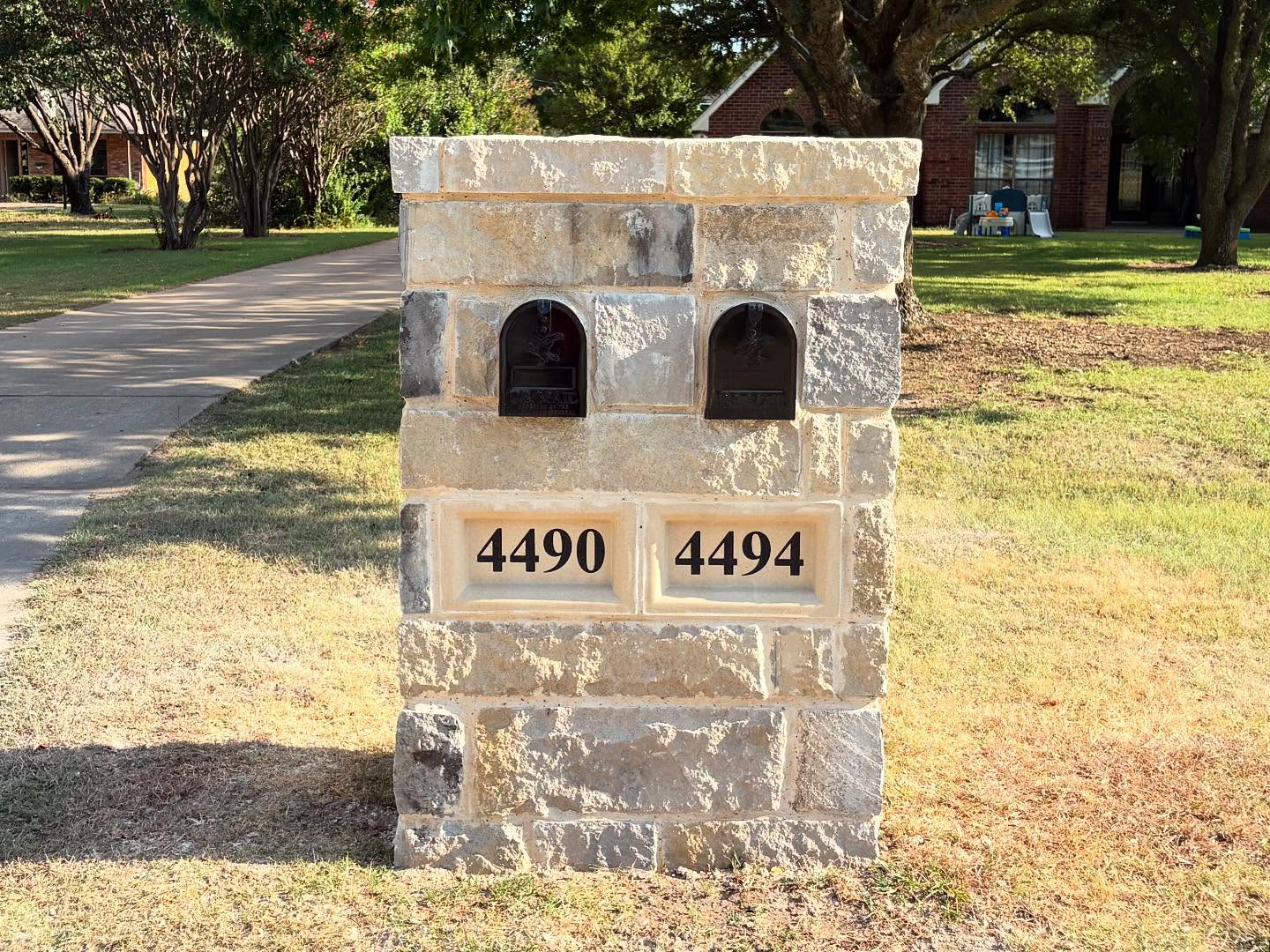 Stone double sized mailbox built in Midlothian, Tx. charcoal and buff leuders mix.