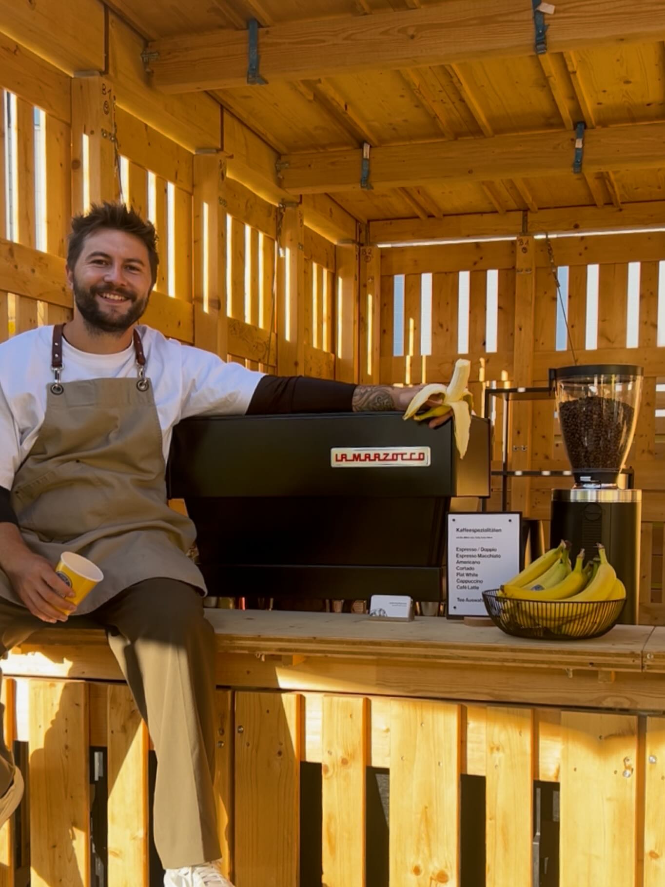 5 Days of Specialty Coffee Catering for this years @gamescom
🍌☕️🍌☕️🍌☕️🍌
Serving the VIP Lounge & Teams @chiquitabananadeutschland @skgaming @rewe @equalesportsgg @sandiskeurope @deutschetelekom
🍌☕️🍌☕️🍌☕️🍌
#underdogespresso #messecatering #barista #specialitycoffee #messe #espressobar #catering #espresso #coffeecatering #köln #latteart #mobilebarista #lamarzocco #kaffeecatering #kongress #gamescom