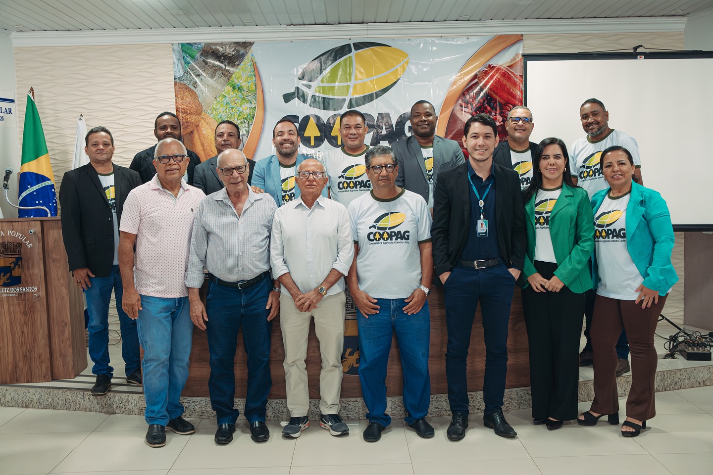 ✨ Na Câmara de Vereadores de Gandu, realizamos uma sessão especial em celebração ao Ano Internacional das Cooperativas!
O evento foi promovido pela COOPAG, em parceria com o Sicoob, a Coolerg e a OCEB, reunindo lideranças, autoridades e representantes das cooperativas locais. 🤝
Essa iniciativa reforça a importância do cooperativismo como ferramenta de desenvolvimento econômico e social, fortalecendo laços comunitários e gerando oportunidades para todos. 🌱💡
Juntos, seguimos construindo um futuro mais justo, solidário e sustentável por meio da cooperação. 🚀
#Cooperativismo #AnoInternacionalDasCooperativas #COOPAG #Sicoob #Coolerg #OCEB #Gandu