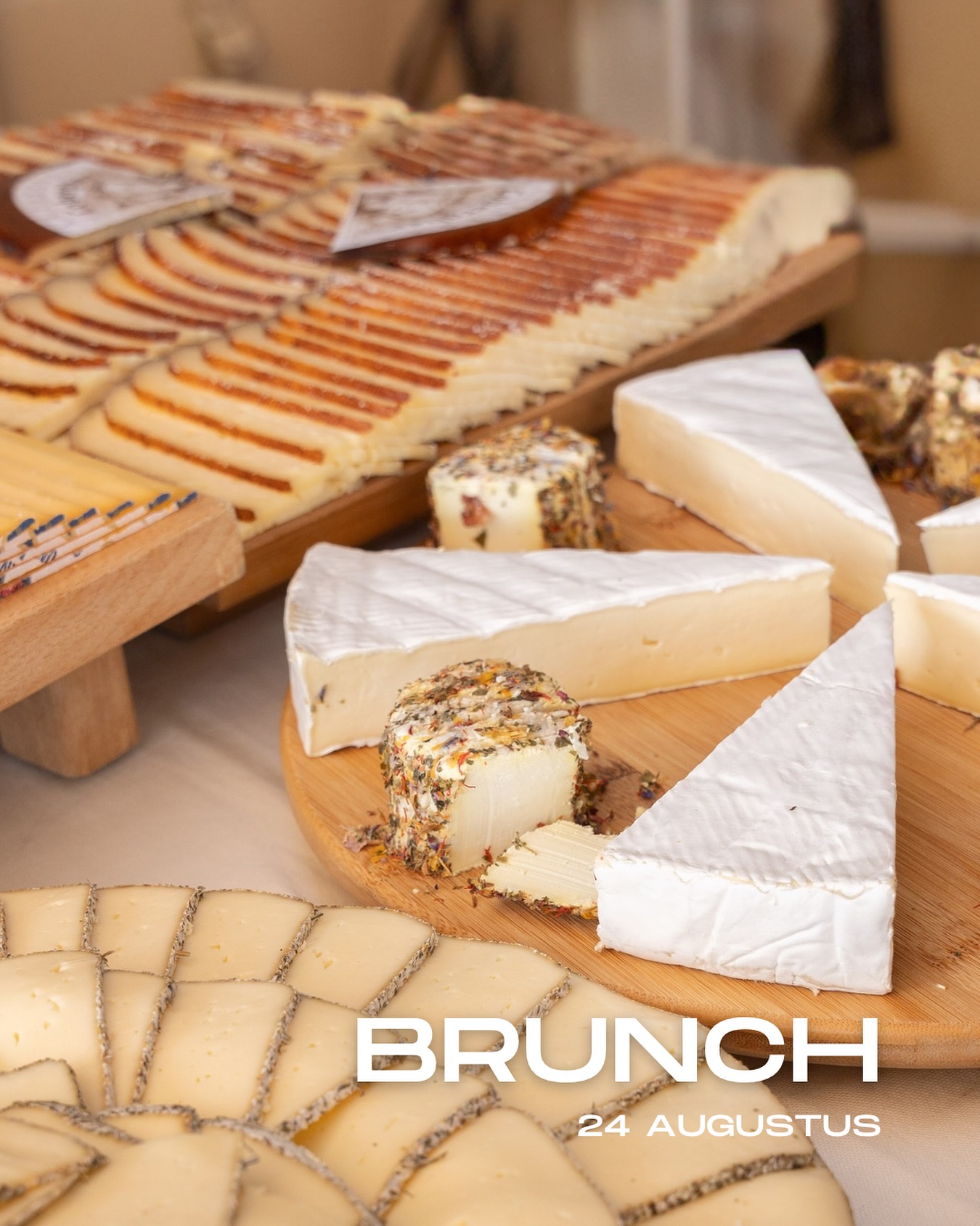 We sluiten de voorlaatste week af met de tweede brunch van deze editie! Deze keer organiseren we de brunch in samenwerking met @twinkelke.bv.verbeeck en @delicatessenvanrenterghem_ 🥐🍞🥓🍳🧀🍓
De brunch is volzet. Het is helaas niet meer mogelijk om je in te schrijven.
We openen het buffet om 11u!