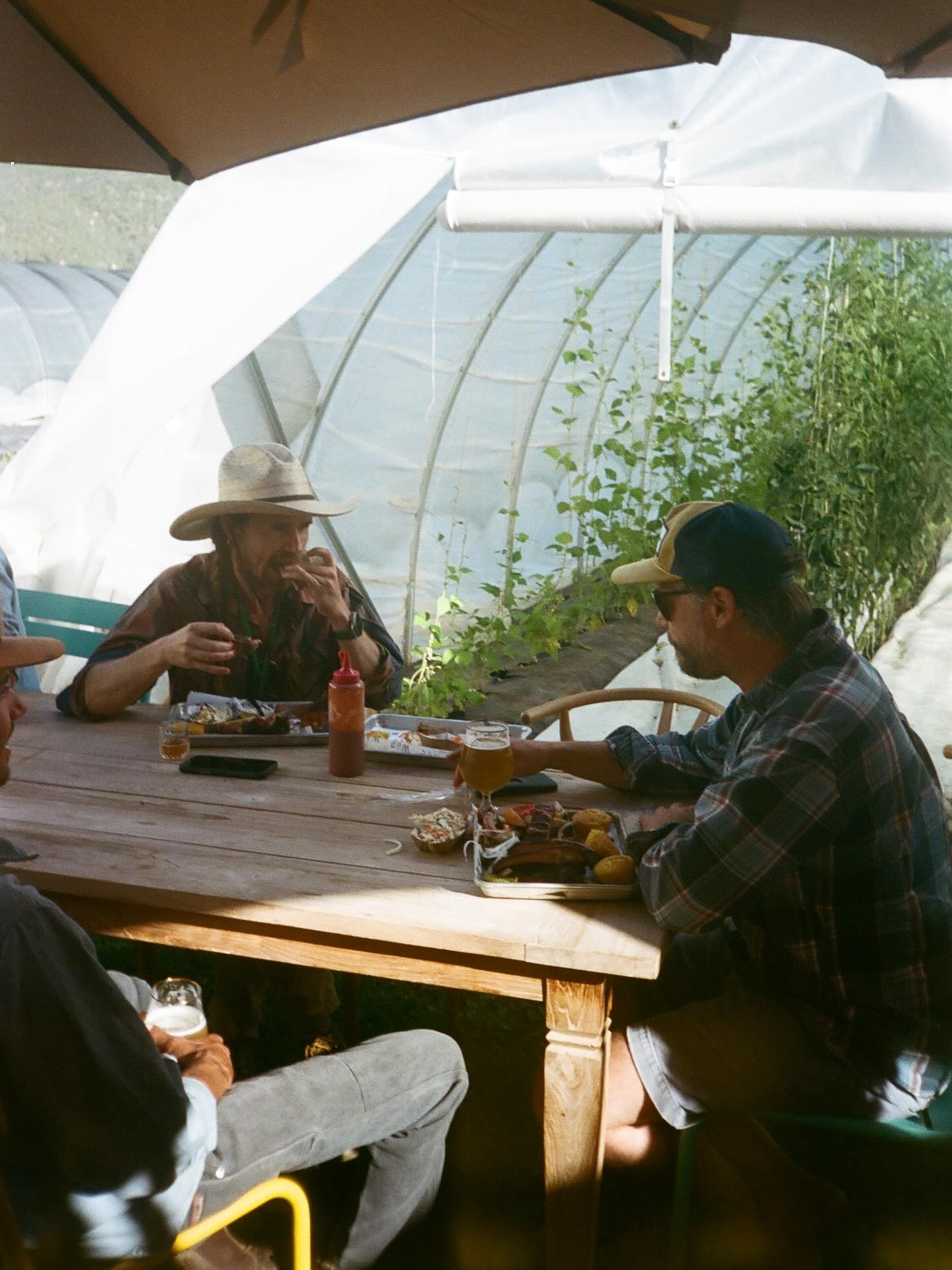 FARM STAND TODAY!! 08/22
🍅Freshly picked veggies will roll out from 4-8pm
🍗Bone-licking good BBQ will be firing up from 5-8pm
Thank you so much for all of you who have shown us support this season, we are so thankful to be growing with our local community❣️