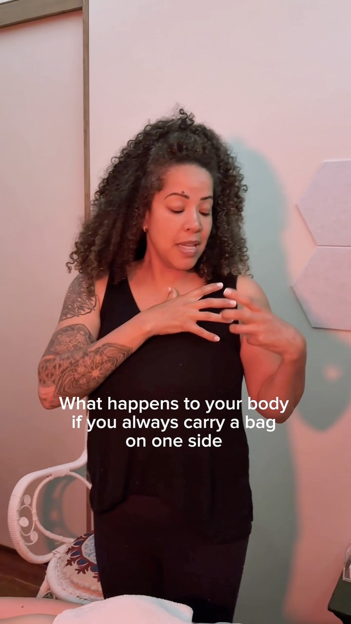 When you carry a bag on one shoulder, your body goes into full compensation mode.
✨ The good news? Bodywork can help release that tension and bring you back into balance.