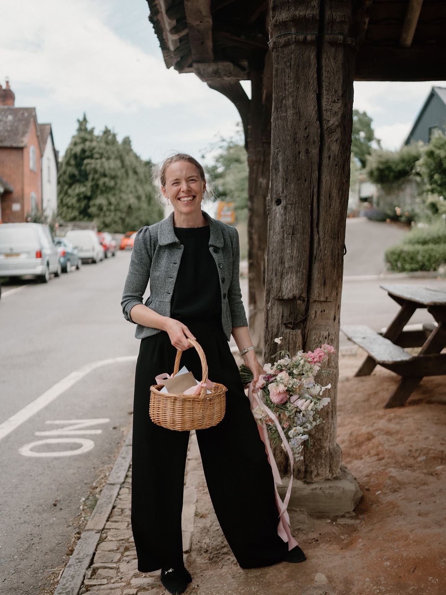 Dropping in to say: hope you’re having an awesome bank holiday weekend! 3 x items on my mind:
1. IG RIGHT NOW 😍
I’m loving the avalanche of incredible work being shared by my awesome wedding supplier friends, and those I admire from afar, right now. Anyone else adoring the amazing summer wedding content?
2. MY PEEPS
Supplier friends: Hang in there, crazy season is just that - a season (or so I tell myself 😅)
Wedding couples of mine: Enjoy every moment of seeing the jaw-dropping talent of UK wedding suppliers/vendors on show. They’re likely to play a key role on your wedding day!
3. MANIFESTING?!
I’m off to have half glass of wine now (any more and I’ll be asleep on my feet) and giggle at myself: A year ago I did a wish list of Instagram profiles whose wedding I’d love to plan. At the time, none of them were engaged, some not even in an official relationship. A year later and most of them are official or sporting stunning engagement rings. Should I share the list and label it manifesting? Or is that just stupid? My tired brain says the former and that it will be great fun, but I don’t trust the brain right now 🤣
📸 @beckywelfordphotography
Bride of Dreams: @cgoetz1
#oxfordshireweddingplanner #oxfordwedding