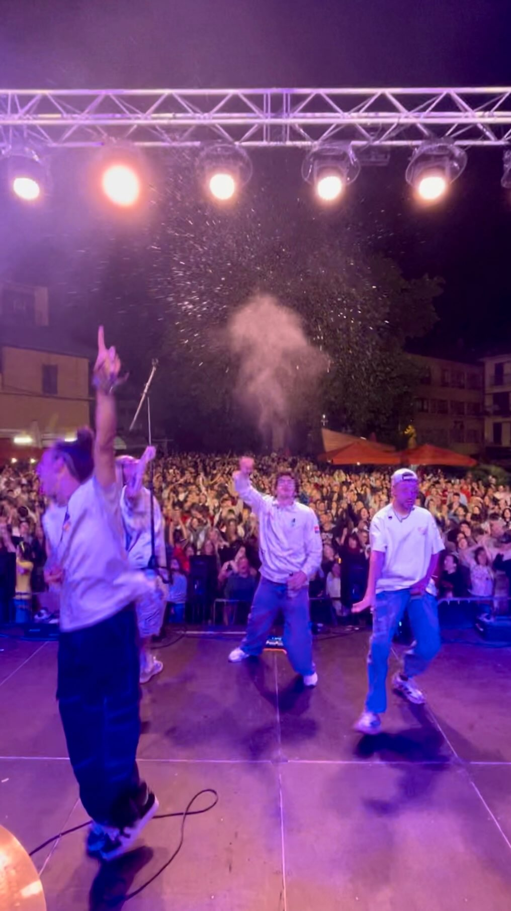 Puigcerdà, ahir per segon any consecutiu va ser màgic🥹Esperem trobar-nos x molts anys❤️🩹
gràcies per aquesta nit✨
#puigcerda #lacerdanya