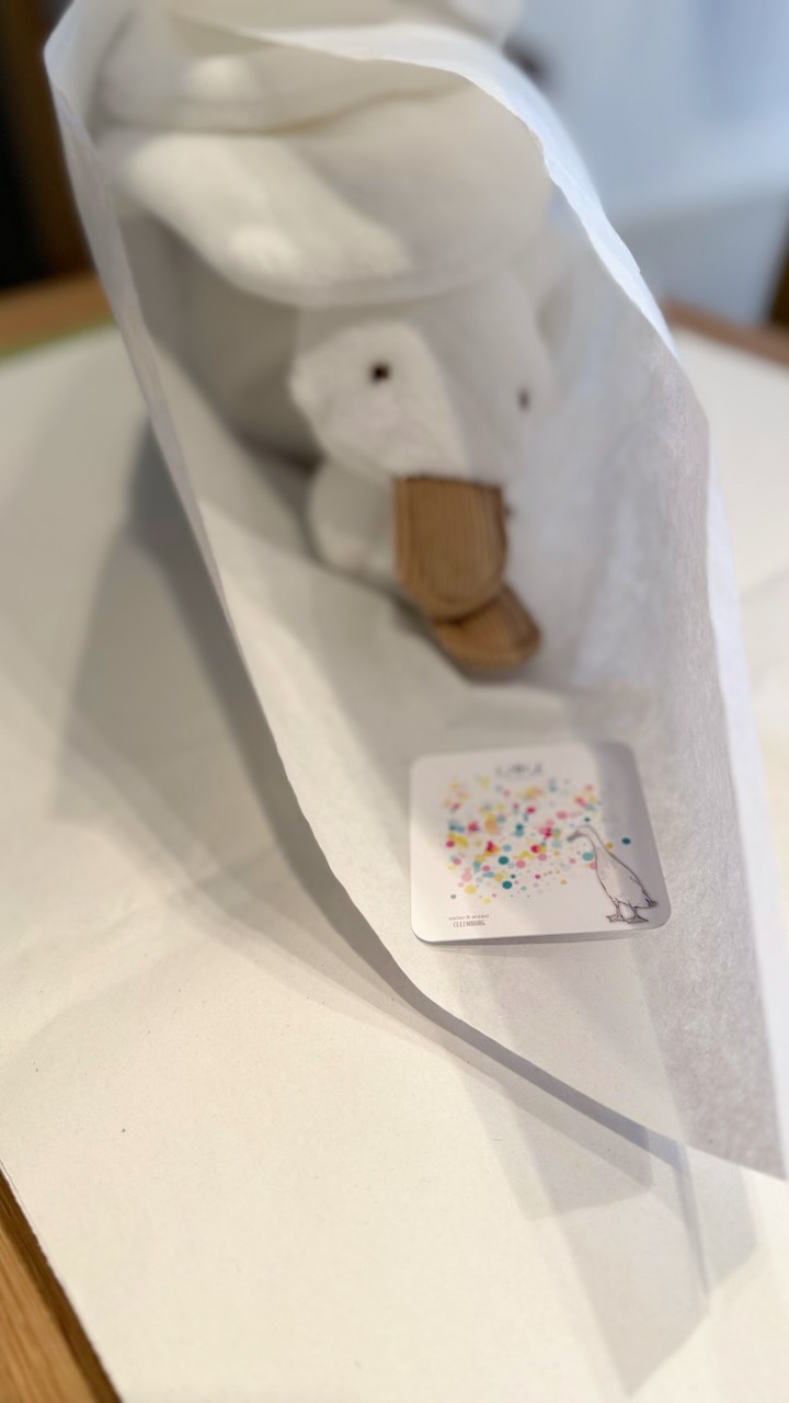 Het avontuur van Lulu begint…
Van losse stofjes, knippen, spelden en het naaien……tot een zachte knuffel die de wereld in mag. Elke Lulu begint als een klein avontuur in ons atelier .
Geen één is hetzelfde – elk steekje, elk detail maakt haar uniek. 🪿💛
Klaar om iemand te vergezellen op een nieuw avontuur – als kraamcadeau, knuffelvriend of als vrolijke toevoeging in de kinderkamer.
Elke Lulu draagt een beetje van de liefde en creativiteit van Studio IKKE mee.
#studioikke #hetavontuurvanlulu #handgemaakt #uniek #kraamcadeau #knuffel #duurzaamdesign #madeinnederland #atelierutrecht #utrechtcity #030 #utrechtshoppen #kraamcadeauutrecht #knuffelutrecht