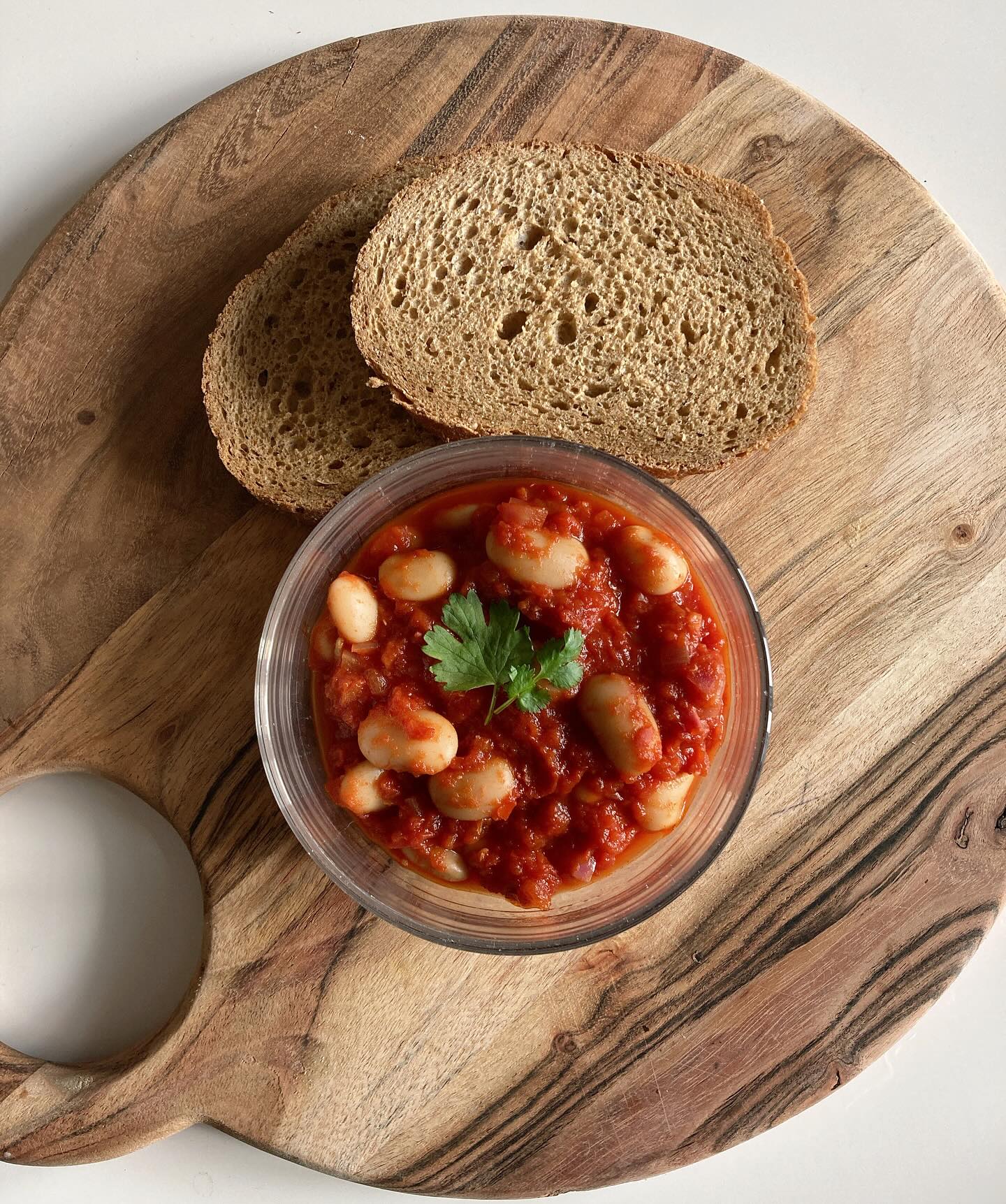 I’m still finding my rhythm with our new routine, and weekdays feel even shorter now with pick-ups in two different places!
By the time we get home, there’s not much time left for cooking - especially with two tired, hungry litte ones (mini is also going through a clingy phase, which adds an extra challenge!).
Quick, low-effort meals that require minimal hands-on cooking have been my go-to lately.
Swipe to see a few of my current weeknight favourites 👉🏼
• Baked beans on toast
• Homemade mini pizzas
• Tuna pasta bake
• Mediterranean lamb
• Snack platter (check out my dip recipes for inspo 😉)
You’ll find all these via the “Recipes” link in my bio 👆🏼
I’m always on the lookout for more easy weeknight ideas — what’s your go-to when you need dinner on the table fast?
https://www.sb-nutrition.com/post/tuna-pasta-bake
https://www.sb-nutrition.com/post/quick-and-easy-homemade-pizza
https://www.sb-nutrition.com/post/baked-beans-on-toast
https://www.sb-nutrition.com/post/mediterranean-lamb-pita-tztatziki
https://www.sb-nutrition.com/recipes-blogs/search/dip