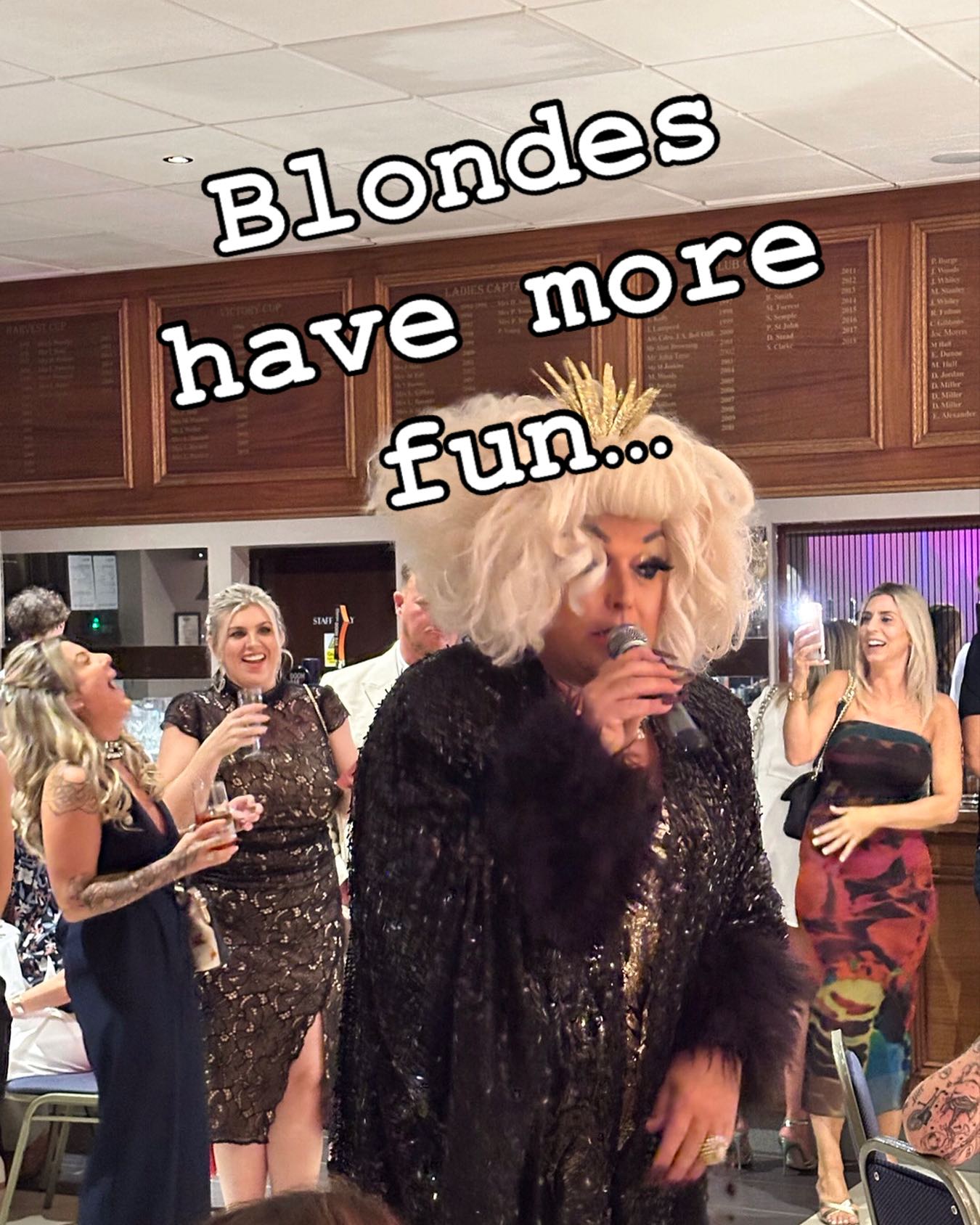 Partying with Vicky and her friends at Westerham last night, HAPPY BIRTHDAY darling 💋