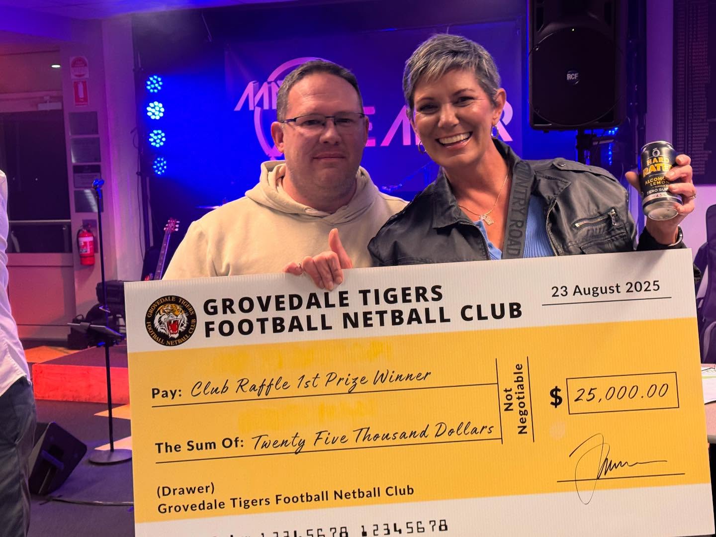 Congratulations to this years club raffle winners Paul and Belinda Czerniawski. $25 grand in the hand 💰