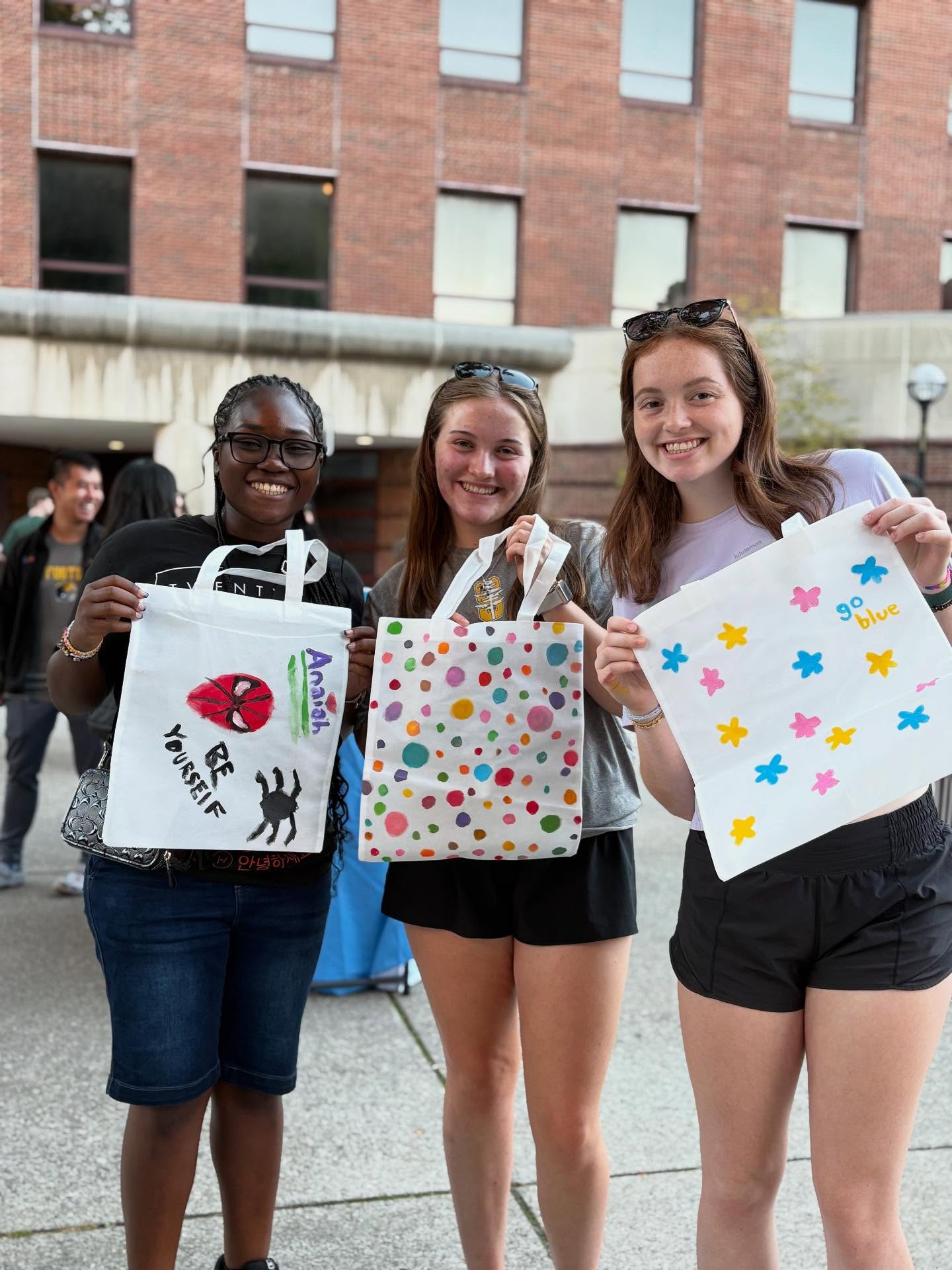 Thank to everyone who came to our tote bags 👜 and vinyl vibes 💿 events the past two days ☺️🥹🎉
Welcome to Michigan to all the new students!! 〽️〽️💙💛