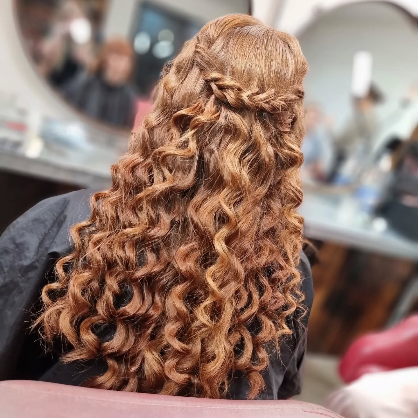 Wedding hairstyles I did on Thursday! I absolutely love being part of your special day💜👸🏼
.
.
.
#weddingmorning #wedding hairstyles #weddinghairup #manchesterweddinghair #manchesterhairstylist