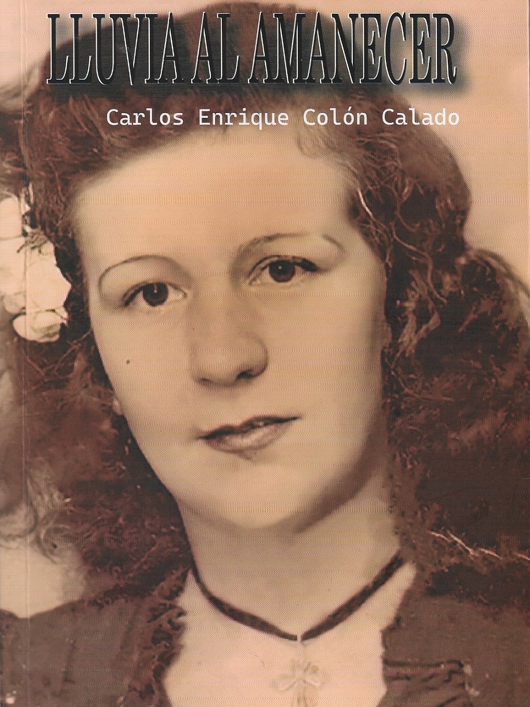 🌧️📖LLUVIA AL AMANECER📖🌧️
Por: Rubén Darío Álvarez P.
🌟✨Acabo de leer “Lluvia al amanecer”, la más reciente novela del escritor cartagenero Carlos Colón Calado, quien ya antes se había dado a conocer con los libros “Los demonios de Claver”, “Calle 13” y “Mariestrellas”, este último un
cuento infantil que gozó de una magnifica y cuidada edición.
📔”Lluvia al amanecer” padece de una edición muy regular, en comparación con los otros libros, pero lo que no puede negarse es la desgarradura del relato.
🥺🥀En esta narración, Colón
Calado no sólo se muestra nostálgico evocando la Cartagena de su infancia sino también dolido sacando a la superficie un mundo de adultos “serios” y “correctos”, que en realidad constituían el más podrido de los infiernos para los niños.
El protagonista de esta novela ama profundamente a su madre, pero de la misma forma odia a su padre, un ser incapaz de ternura, de gestos de amor, de palabras cálidas…
Leer la reseña completa en:
www.lachaza.com 🛜
#literatura #autorescartageneros #reseñas #recomendaciones #libros #leoycomparto #lachaza #rubendarioalvarezpacheco #carlosenriquecolóncalado