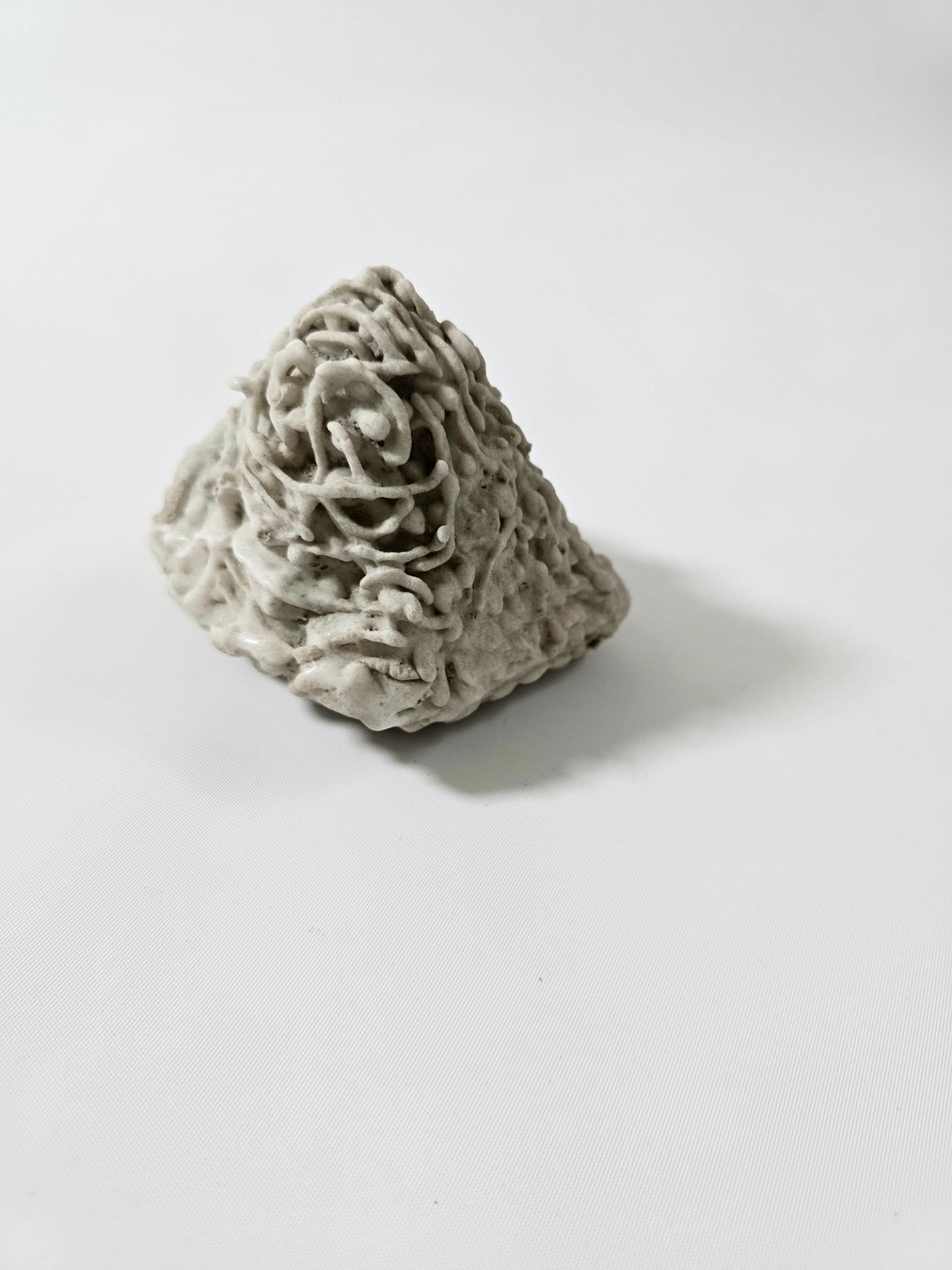 Another curious object....
#kilnformedglass #artglass #sculpture #fragment #archaeology #relic #artifact #bullseyeglass