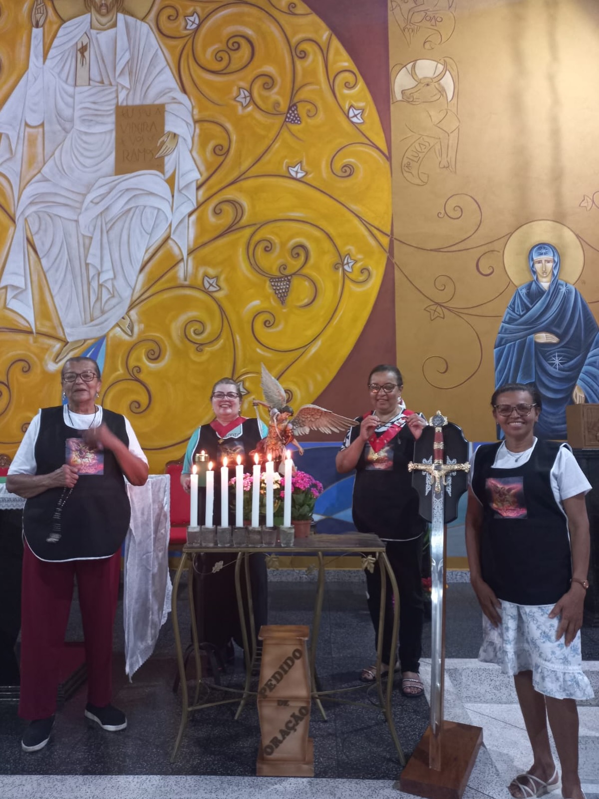 7º dia da Quaresma de São Miguel 🛡⚔️
(Sexta-feira 23/08)
A certeza da vitória de Deus em nossa vida por meio do Arcanjo São Miguel nos enche de esperança nesse tempo tão especial para a Igreja e para nós, seus devotos.
Quaresma em honra do glorioso Príncipe dos Anjos, nos colocamos debaixo de sua proteção e invocamos seu auxílio em nossas necessidades.
Que ao longo desses 40 dias tenhamos a graça de uma intimidade com Deus, por meio de São Miguel, e que os santos anjos nos acompanhem a cada dia!
PARTICIPE, hoje sábado 23/08 8° dia às 18h + Missa às 19h
⛪️Igreja Santa Luzia
📍Rua Clara Muchine Costa, 351 Jd. Saporito Taboão da Serra -
ℹ️Info: Tel: 11 4137-8399 WhatsApp: 11 4139-1821
#paroquiasaopedroapostolo #paroquiasaopedro #paroquiasaopedrotaboao
#pspa.#Rezeconosoco #IgrejaMatrizSaoPedroApostolo #IgrejaNossaSenhoradasGraças #IgrejaMariaMaedaIgreja #IgrejaNossaSenhoradeFatima #IgrejaSantaLuzia