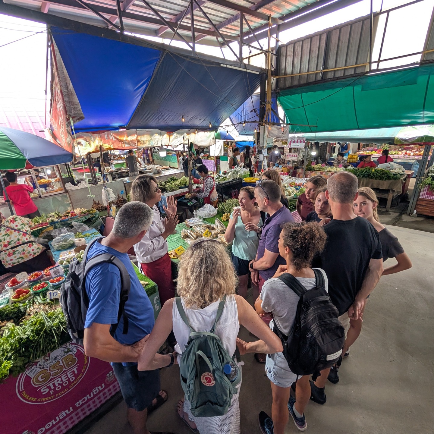 Looking for the perfect activity in Chiang Mai?
Come cook with us! Our classes are a delicious and immersive way to dive into local culture. We'll handle everything
just bring your appetite and a smile!