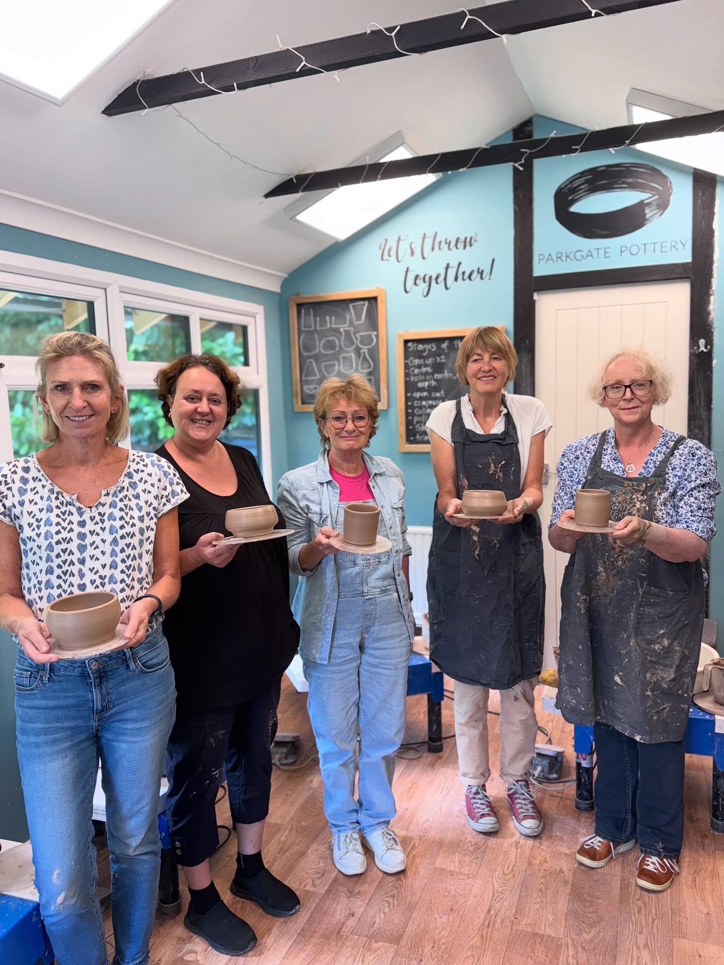 Week 3 completed of the 5 week course. Next week will be learning to turn all the pots made during the first 3 weeks. Everyone has made great progress which makes me very happy! The next 5 week course will start in October and this one is an evening one. There are 2 spaces left should you wish to join us and learn a new skill!
#potteryclassessurrey #potteryclass #thingstodoindorking #learnsomethingnew #wheelthrowingclasses