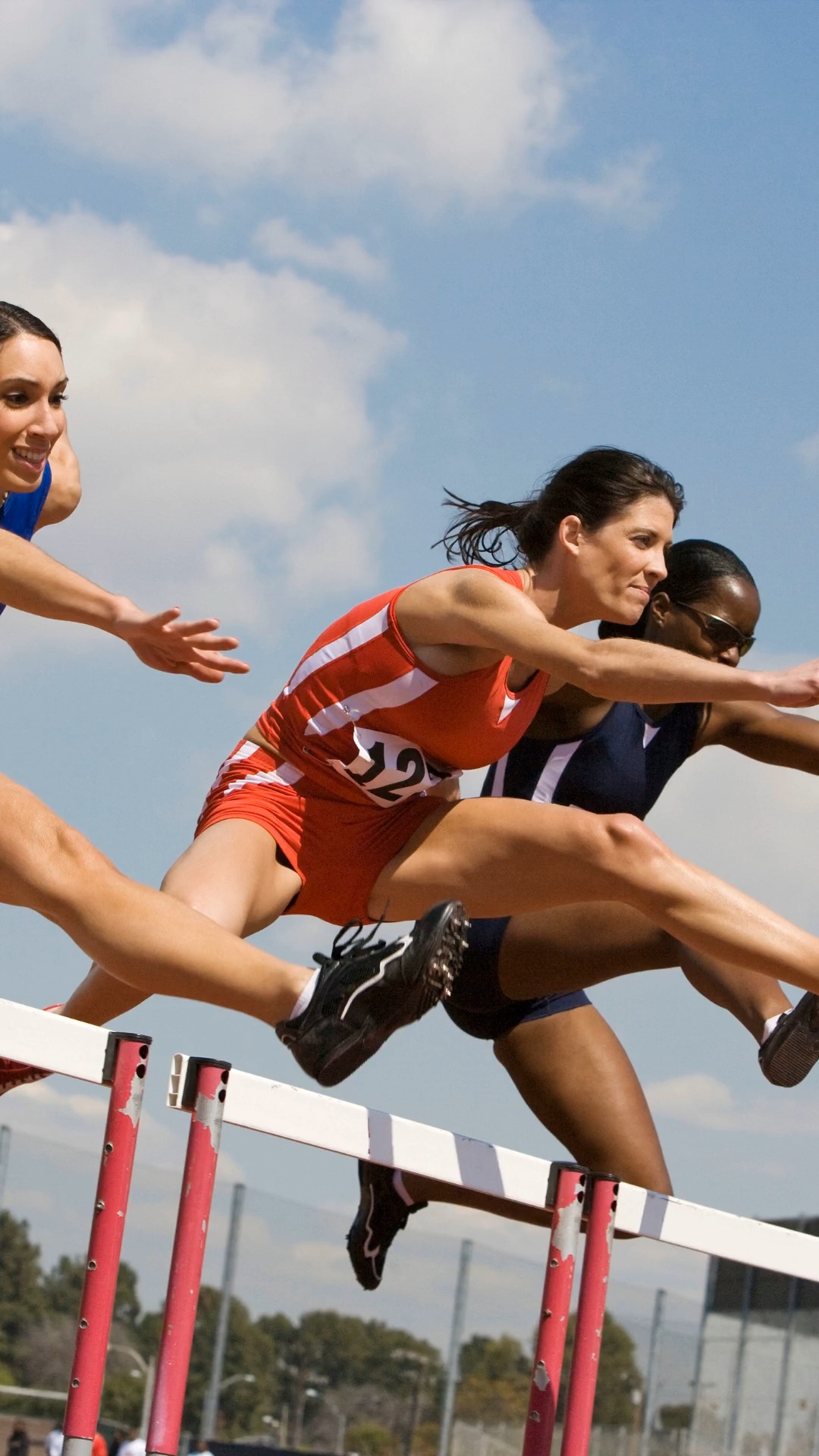 Pre-Game Carbs: Timing Is Everything
WHAT MOST PEOPLE DON'T KNOW:
The timing of your pre-exercise carbs is just as important as the amount—here's the science-backed approach.
3 HOURS BEFORE EXERCISE:
Perfect 96-111g carb combination for an 80lb athlete:
🥯 White bagel: 45-50g carbs
🍯 Tablespoon honey: 17g carbs
🍌 Medium banana: 27-30g carbs
🥤 Sports drink (8-12oz): 7-14g carbs
1-1.5 HOURS BEFORE EXERCISE:
Drop the bagel! Go for 36-72g simple carbs:
🍌 Keep the banana
🥨 Add small pretzels
Focus on easily digestible options
"BUT DOCTOR, THAT'S JUST SUGAR!"
You're almost right—and that's exactly what we want! As a metabolic specialist, I can tell you simple carbohydrates are perfect in this window because they:
✅ Empty from the stomach fast
✅ Hit the bloodstream quickly
✅ Top off muscle glycogen stores right when needed
📚 References (All in One Section):
Carbohydrate Needs for Youth Athletes:
Thomas, D. T., Erdman, K. A., & Burke, L. M. (2016). Position of the Academy of Nutrition and Dietetics, Dietitians of Canada, and the American College of Sports Medicine: Nutrition and Athletic Performance. J Acad Nutr Diet, 116(3), 501–528. https://doi.org/10.1016/j.jand.2015.12.006
Rodriguez, N. R., DiMarco, N. M., & Langley, S. (2009). Position of the American Dietetic Association, Dietitians of Canada, and the American College of Sports Medicine: Nutrition and athletic performance. J Am Diet Assoc, 109(3), 509–527. https://doi.org/10.1016/j.jada.2009.01.005
Pre-Event Carbohydrate Timing:
Burke, L. M., & Hawley, J. A. (2018). Swifter, higher, stronger: what's on the menu? Science, 362(6416), 781–787. https://doi.org/10.1126/science.aau2093
Jeukendrup, A. E. (2011). Nutrition for endurance sports: marathon, triathlon, and road cycling. J Sports Sci, 29(Suppl 1), S91–S99. https://doi.org/10.1080/02640414.2011.610348
Glycemic Index and
Medical Disclaimer: This content is for educational purposes only. Consult with sports nutrition professionals for personalized athletic nutrition plans.
#SportsNutrition #PreWorkoutCarbs #AthleticPerformance #CarbTiming #ExerciseNutrition #EvidenceBasedNutrition #SportsScience #MetabolicHealth #AthleticFuel #PerformanceNutrition