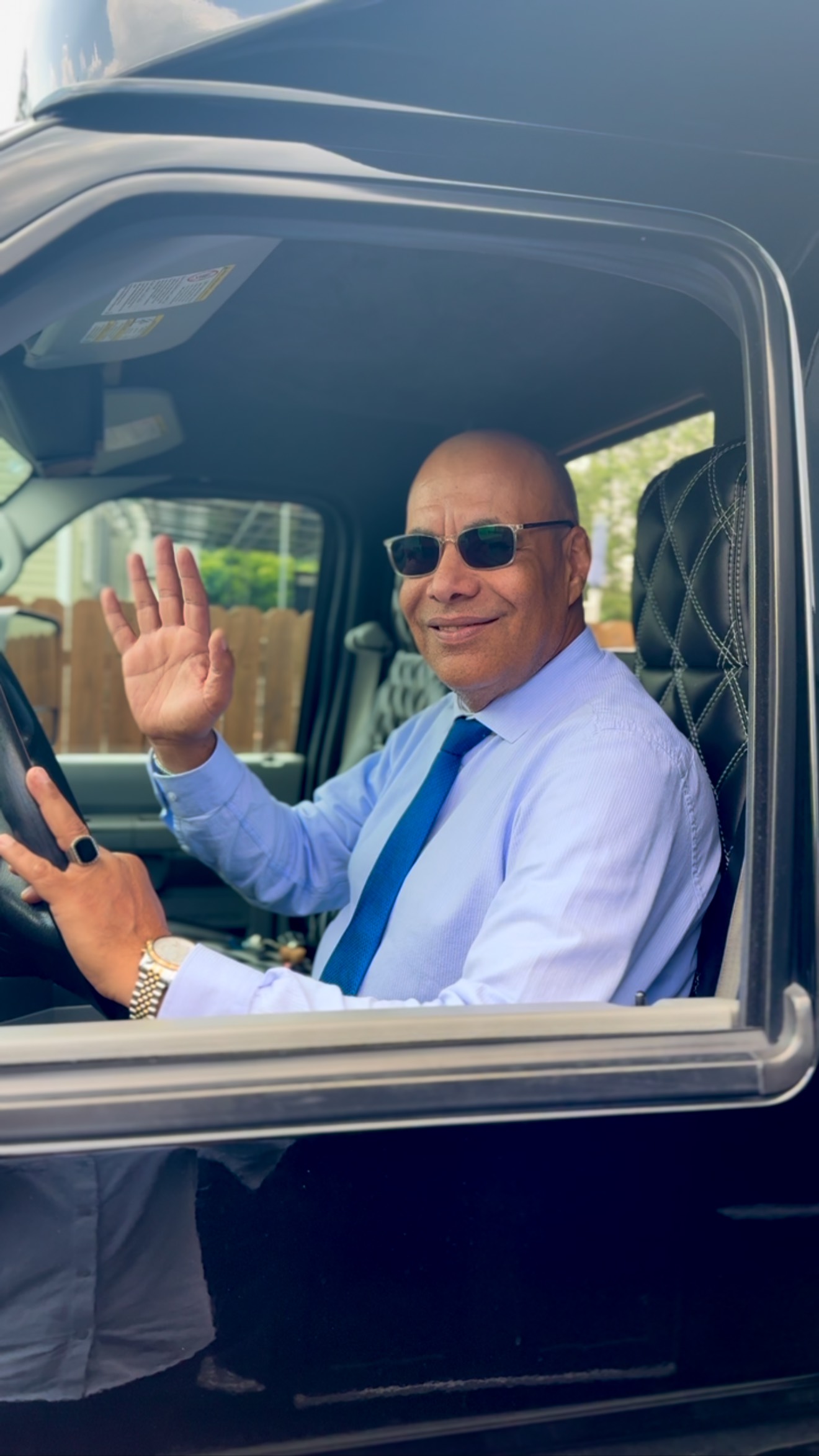 ✨ Behind every great ride is an even greater driver. Meet one of our wonderful chauffeurs sherif — always professional, always welcoming, and always ready with a smile (and a wave 👋). Your journey is in the best hands. 🚘💫
#SpectrumLimousine #LuxuryTravel #DrivenWithCare #ChauffeurStyle