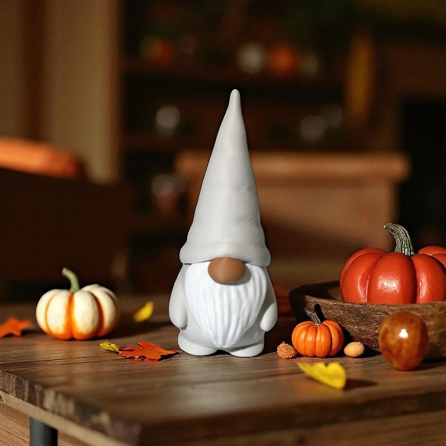 Dieser skandinavische Deko-Wichtel mit hoher Zipfelmütze und langem Bart zaubert herbstliche und winterliche Gemütlichkeit in jeden Raum. Ideal als liebevoller Hingucker auf dem Tisch, im Wohnzimmer oder als kleines Geschenk ~ Preise/Grösse stehen in der Preisliste bei Highlights.