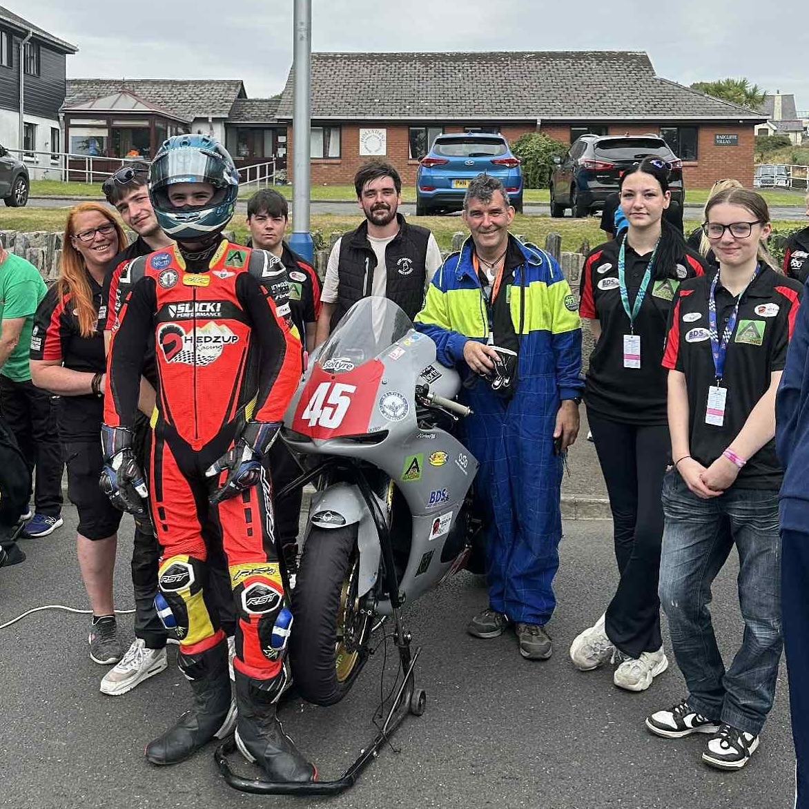 Well what a day yesterday was, I never thought that Hedzup Racing team would be helping Calum Pert to achieve his first top 20 finish in the Manx Grand Prix in the first race he has finished! 17th!!! What a result, big thanks to the team for their efforts, Finlay Milne going above and beyond to solve the problems in the morning, and Bruce Cobburn for the bike, but the biggest well done goes to our rider for putting in so much effort into learning and riding the greatest track in the world and doing it so well!
