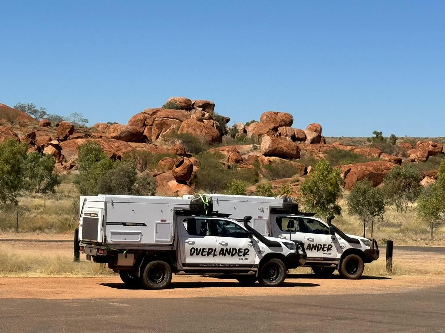— Twin rigs, double the adventure! 🛻🛻✨
📸: @goodalldianne @jacqui.evans.nz
#ausoutbacknt
#offroadadventure
#twinning
#overlandinglife
#wander
#outback
#trayoncamper
#toyotahilux
#toyotahilux4x4
#fyp
#arb4x4
#bridgestone