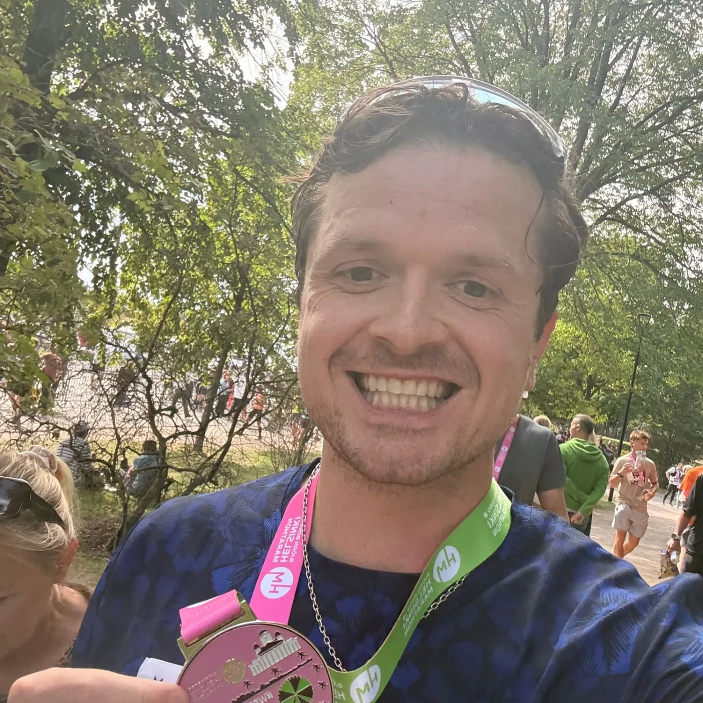 🏅 Medal Monday🏅
On Saturday @stuartlove ran the Helsinki Marathon and came away with a wicked medal and a personal best 💚🩷
Stuart is a natural runner with some impressive determination. I'm looking forward to seeing what he will go onto next 🤩
We also had OUTrun this weekend, more on that later this week...
#runproudcoaching
#RPC
#medalmonday
#runningcoach
#running