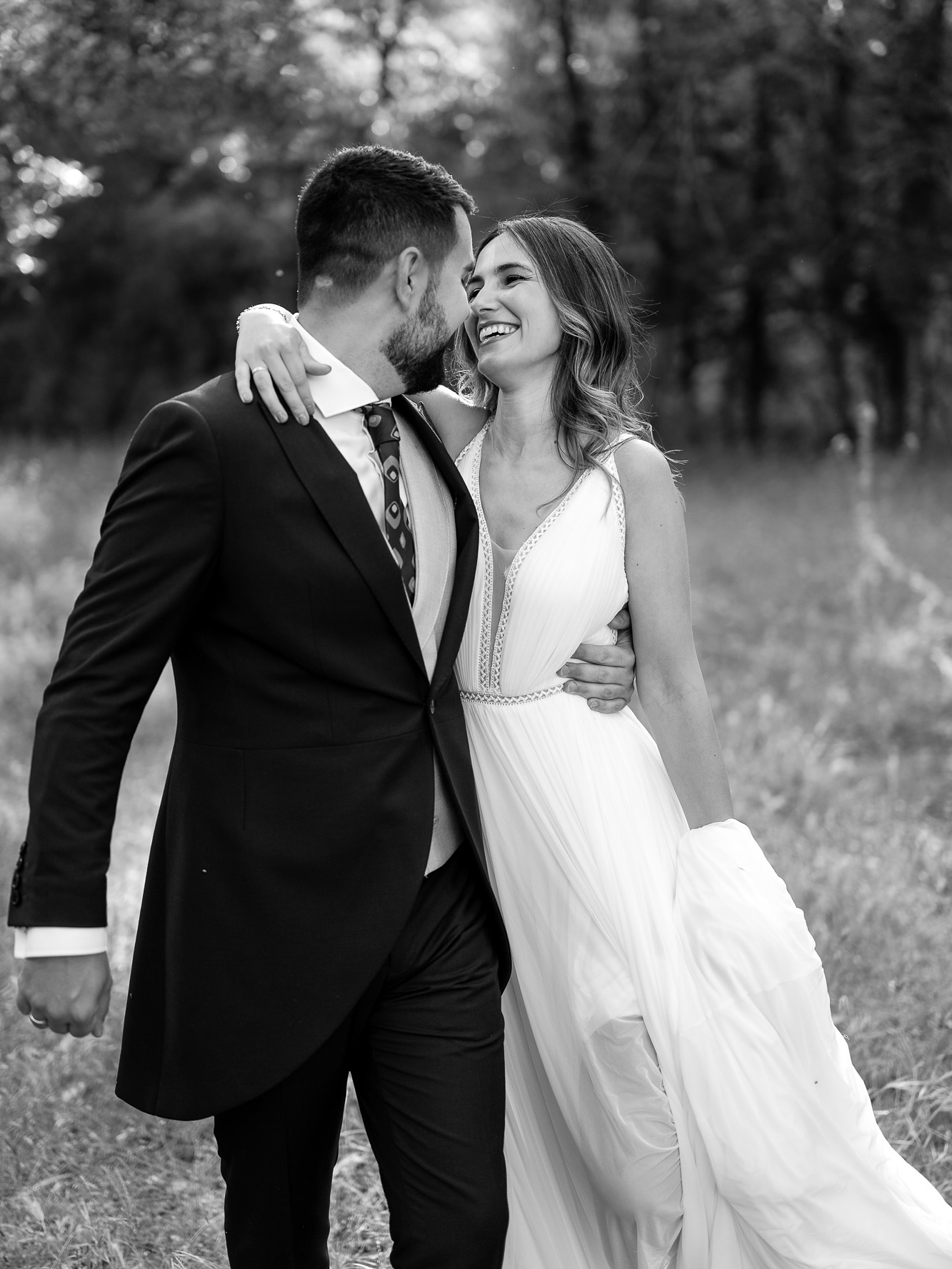 HOME - Fotografo en Jaén 16 El amor son los paseos sin prisa,
las miradas que lo dicen todo,
y los silencios que se sienten como hogar.
No hace falta color cuando la esencia está en lo que compartís.
El blanco y negro es la piel de los recuerdos que nunca se borran.
.
@silvia_arex
.
#juangarciarisquez #fotografiadeboda #bodasjaen #fotosemocionales #parejasenamoradas #blancoynegro #fotoseditoriales #fotodeautor #bodaseditorial #bodaelegante #fotografoandalucia #fotografiaartistica #fotografodebodas #historiasdeamor #bodaemocional #fotografiasdeboda #fotografiadepareja #bodaenandalucia #fotoperiodismodeboda #recuerdosparasiempre