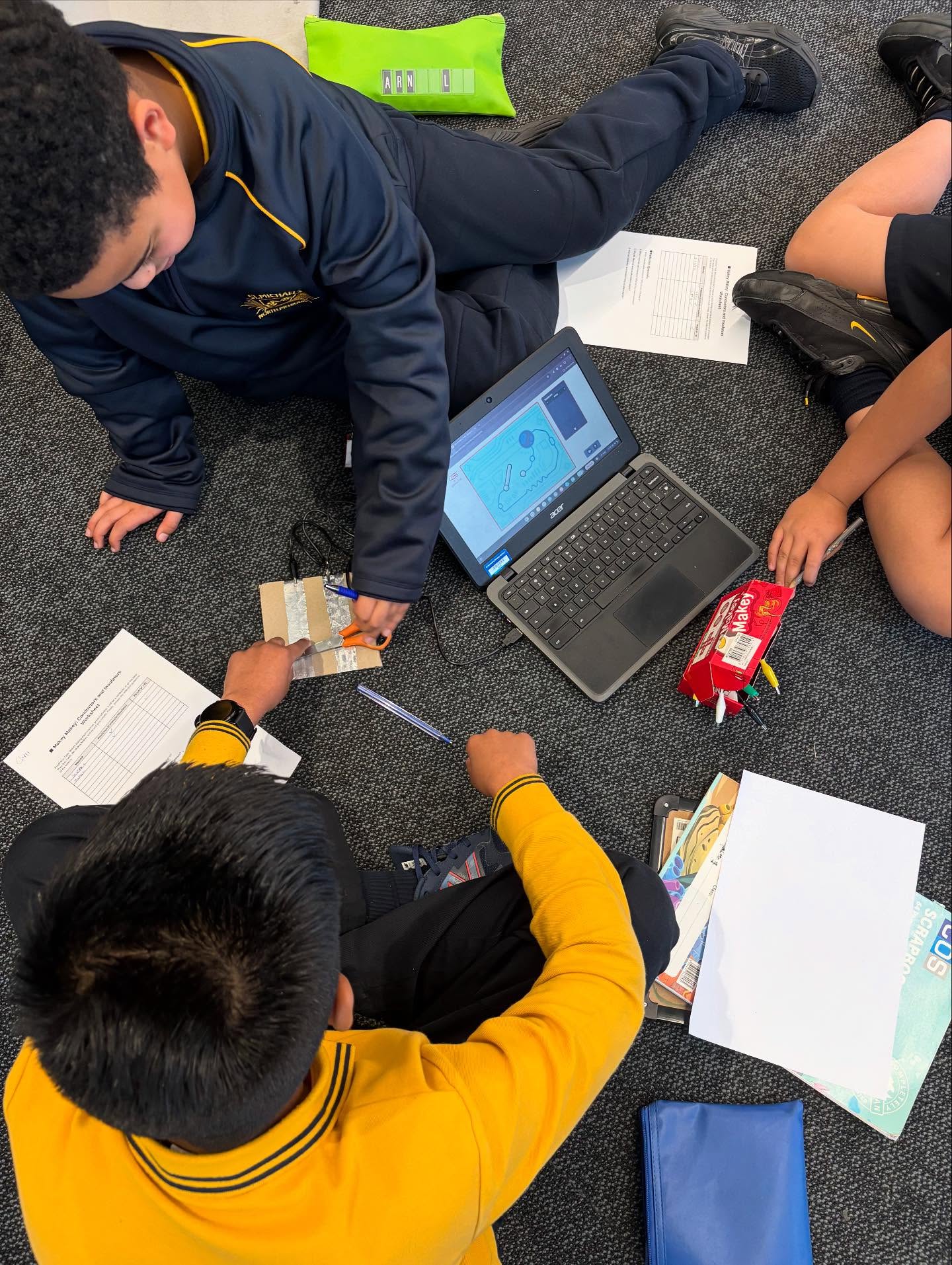 In Inquiry in 5/6, we have been learning all about circuits and how they function. Students were tasked with assembling a circuit correctly and seeing the results of this displayed on their Chromebooks 💻 💡