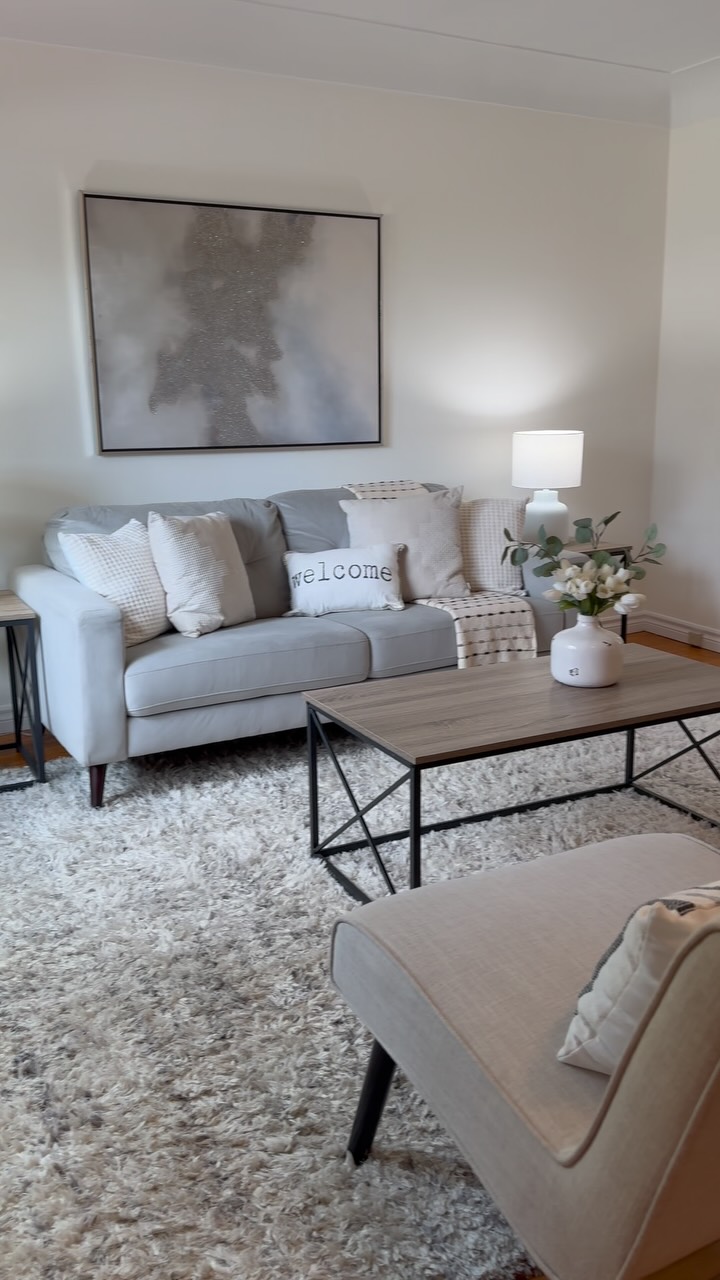 ✨ Just staged + listed! ✨
91 Wilfred Ave, Kitchener
Real staging > virtual every time. 🏡
✔ Buyers feel the space in person
✔ Scale + flow are clear
✔ Photos + showings both shine
Virtual staging might sell a picture—real staging sells the lifestyle.