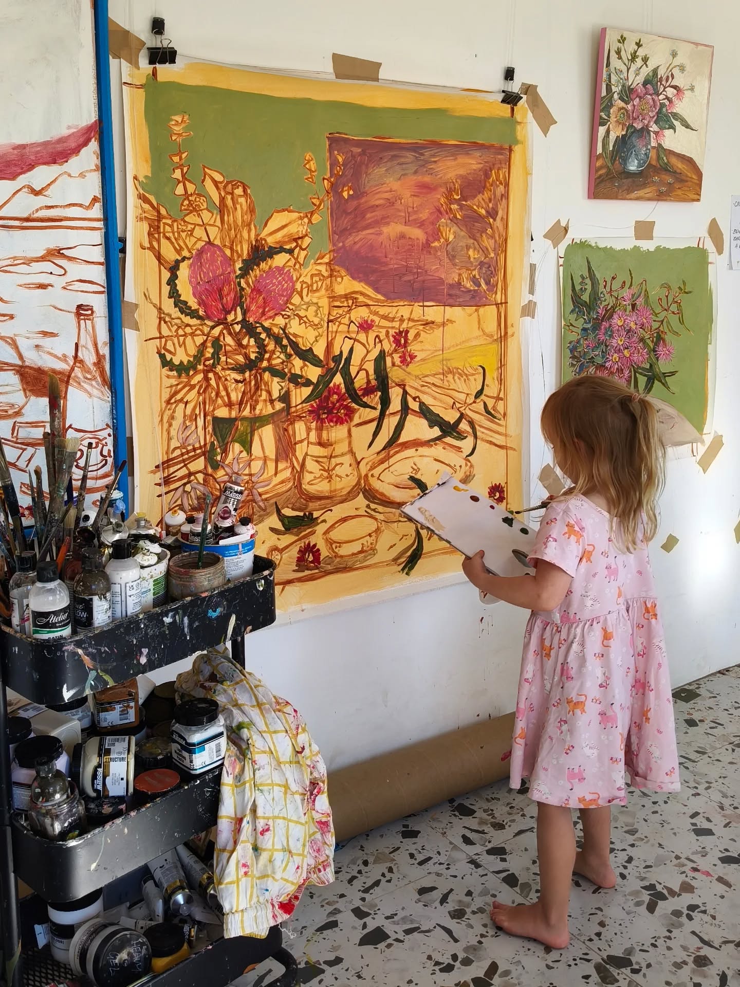 Life lately:
1/ studio helper
2/ art & flowers in my living room (artists tagged)
3/ treated myself to a glorious @sarah.isbel.hill print
4/ print insitu & more art at home
5/ working on a new offering!
6/ Friday night pizza box drawings
7/ wattle in bloom (sound on)
8/ latest commission
9/ more studio time with my 4 year old
10/ another incredible swap with @isabellehesketh_ jewellery
11/ making new arrangements for workshops
12/ my happy place
13/ little kindy creations to add to my shelf
❤️