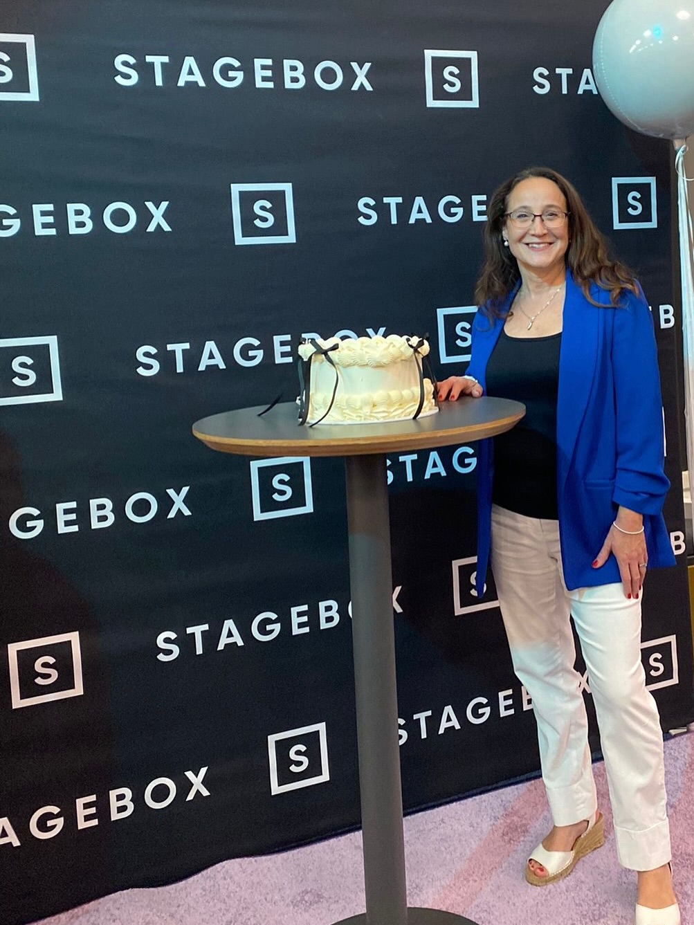 What a momentous evening it was at the @stageboxkids company project 10 year anniversary celebration! So happy to be there sharing the special moment with all the incredible cast and crew! ❤️🥂⭐️⭐️⭐️⭐️⭐️#childstars #celebratetalent #starsofstageandscreen #kestonandkeston #incrediblewomeninbusiness