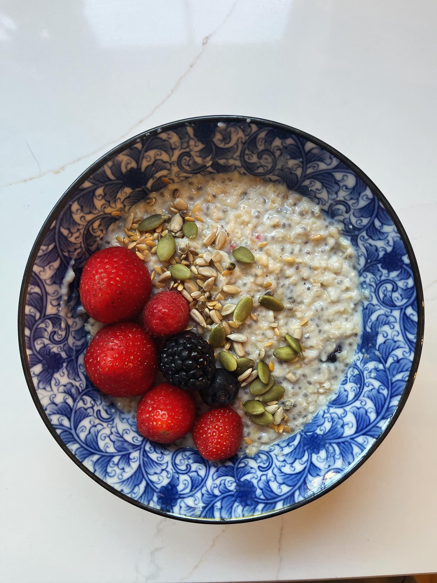 Post-partum re-nourish 🌼
Between toddler meltdowns, and newborn squeaks, trying to prioritise my own nutrition is super tricky at times. Some meals involve toddler left-overs with a side of any quick snack I can grab. Other meals are purposeful, yet quick and nutritious.
Here is a days worth of meals, simple, quick, energising and smashing the nutrient goals- tonnes of fibre, protein and healthy fats.
1. Chia seed porridge with seeds, berries and a dollop of peanut butter.
2. Toddler blackberry thief. Same breakfast for the little one, minus the crunchy seeds.
3. Carrots and shop bought hummus - homemade it if you have time!
4. Grilled chicken quinoa salad bowl.
5. Slice apple with Greek yogurt and a sprinkle of flaxseed. Ft beautiful flowers picked by my wonderful neighbour.
6. Salmon and roasted vegetables
Message me for more information on recipes and nutritional information.
Reach out for your free initial consultation though my website 🌻.
Warm wishes, Dr Grace 🌸