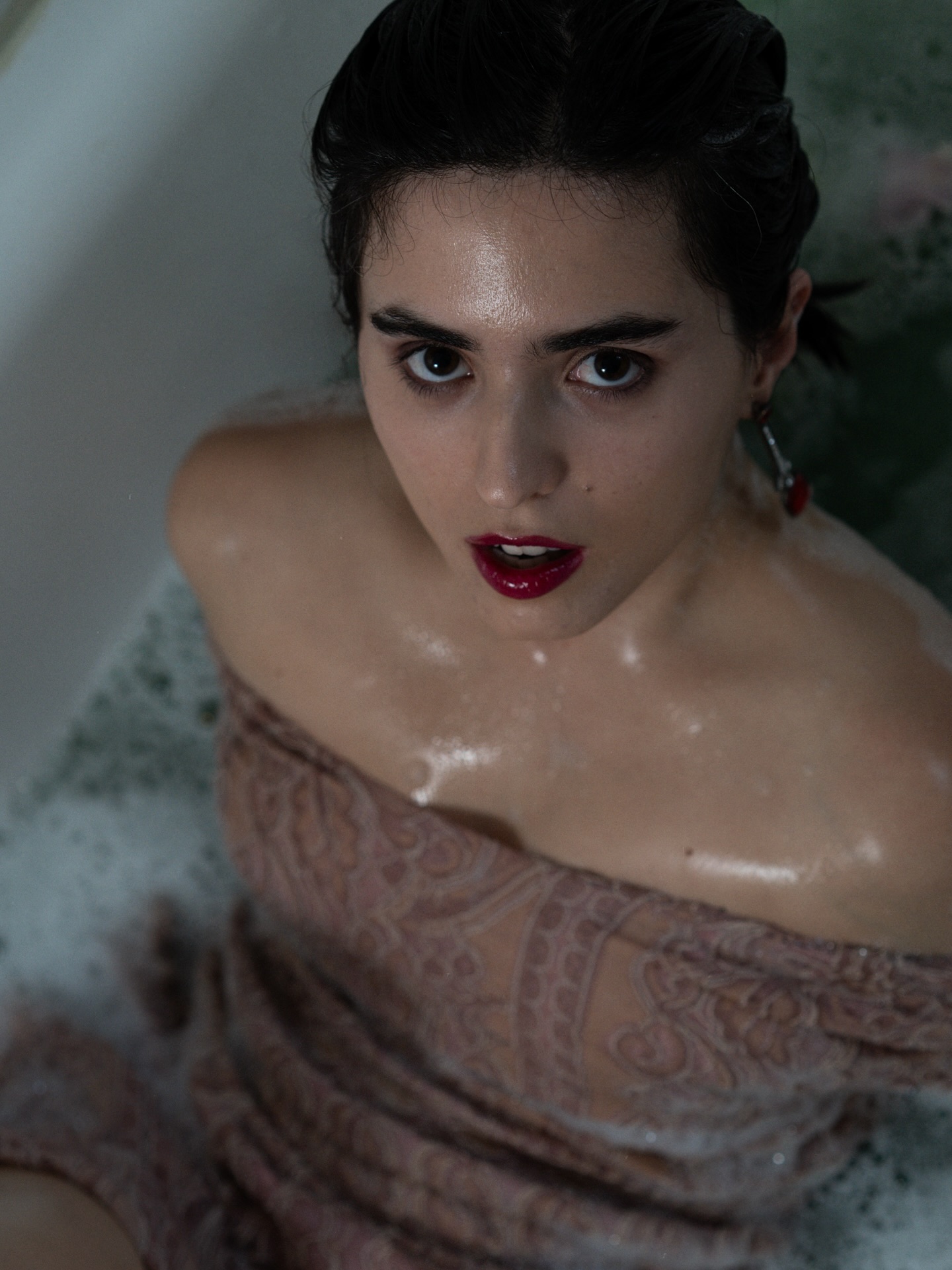 For this portrait shoot, actress @makicerdanniell and I dreamed up the alter ego of water siren 🪷
We collaborated together on all the details like colors, styling, and a playlist with the perfect atmosphere
I offer these sessions as personal portraits…something you could frame for yourself or a loved one, as artwork for an album release, or part of a creative portfolio. Each shoot is designed around you to make it deeply personal
We can shoot in your own space or my home studio…if you have a character you want to play with, let’s create something unforgettable 💫
📸: @isabelle.m.schmitz