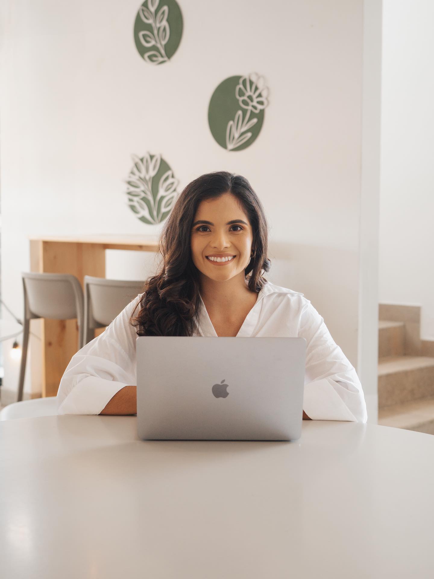 ¡Bienvenidos a este nuevo espacio! ✨
Mi nombre es Ana María y soy agente independiente del INS.
He creado esta página con el propósito de acercarme a usted y ofrecerle una asesoría clara y personalizada en todo lo relacionado con seguros.
Mi oficina presencial está ubicada en Venecia, San Carlos, pero también puedo atenderle de manera virtual, para que realice sus trámites desde la comodidad de su casa u oficina.
Mi misión es acompañarle en cada paso del proceso, resolviendo sus dudas y asegurándome de que cuente con la protección adecuada para usted, su familia y sus bienes.
¡Porque más que un trámite, un seguro es tranquilidad, respaldo y confianza!