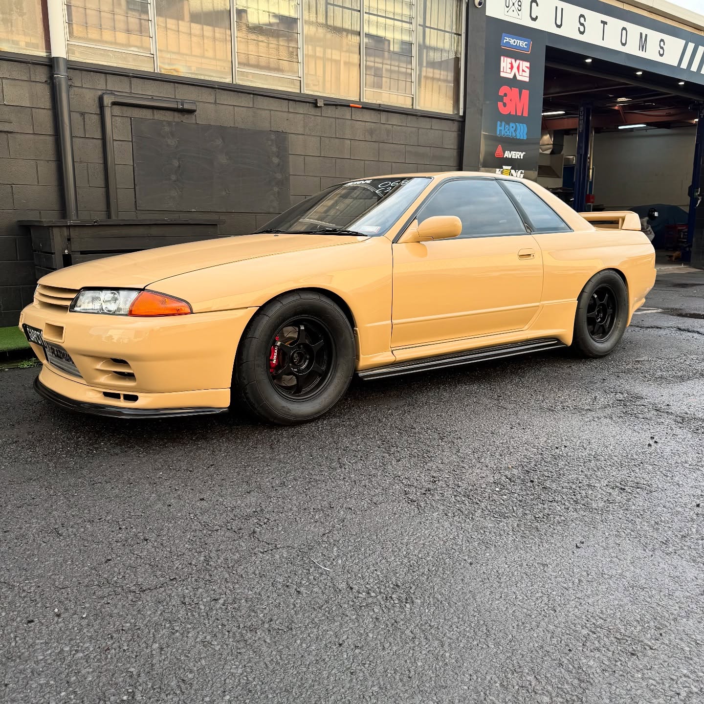 No introduction needed! This is JDM Royalty at its finest. The R32 Godzilla 🐉 Born to dominate the track and the streets. Cream & Clean. One of one 🔥
#r32skyline #jdm #nissan #nissanskyline