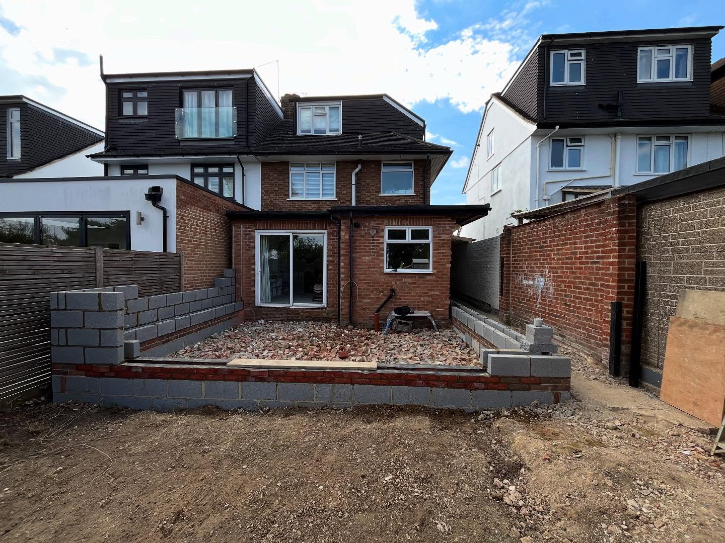 New extension started footing dug and concerted thanks to @baseconcreteherts for squeezing us in. Drains adapted brickwork and blockwork up to damp course proportion of existing extension removed to make way for new blockwork. #alderson #building #extentions #bricks #blocks #brickie #concrete #drainage #drains #demolition