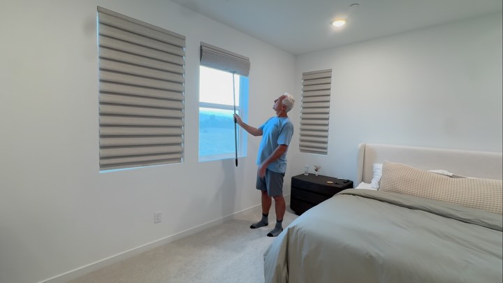 Window shade struggle is real 🙂↔️🤨
.
.
.
.
.
#rollshades #palmsprigsblinds #hunterdouglas #somfy #blackouts #laquintablinds #ranchomirage #indianwells #palmdesert #cathedralcity
#palmsprings #rollershades #windowtreatmentpalmsprings #shutters #plantationshutters #motorizedrollershades #electricrollershades #automatedrollershades #smarthome